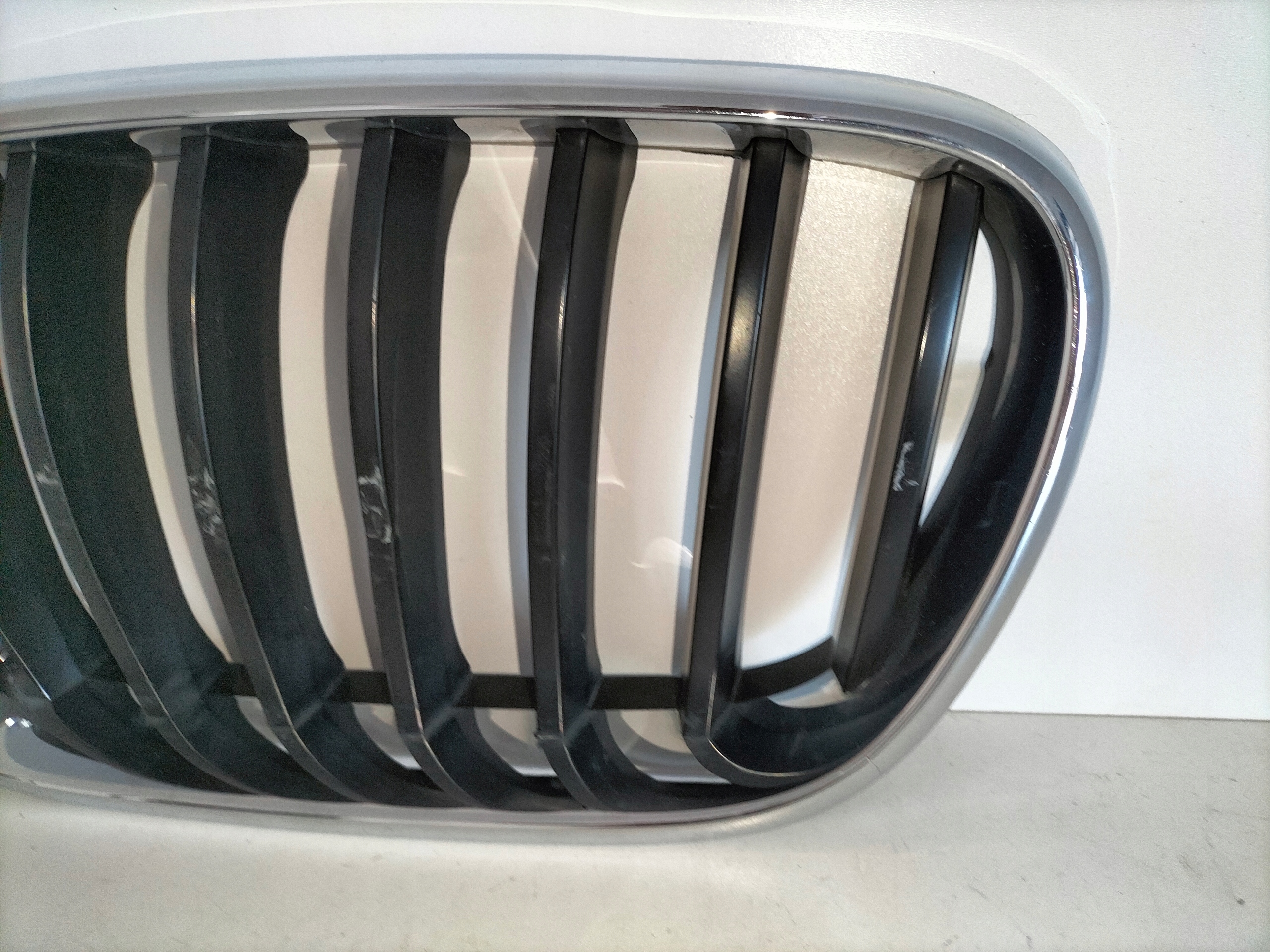 PRAVÁ MRIEŽKA RÁMIK ĽADVINKA BMW X3 F25 10-14