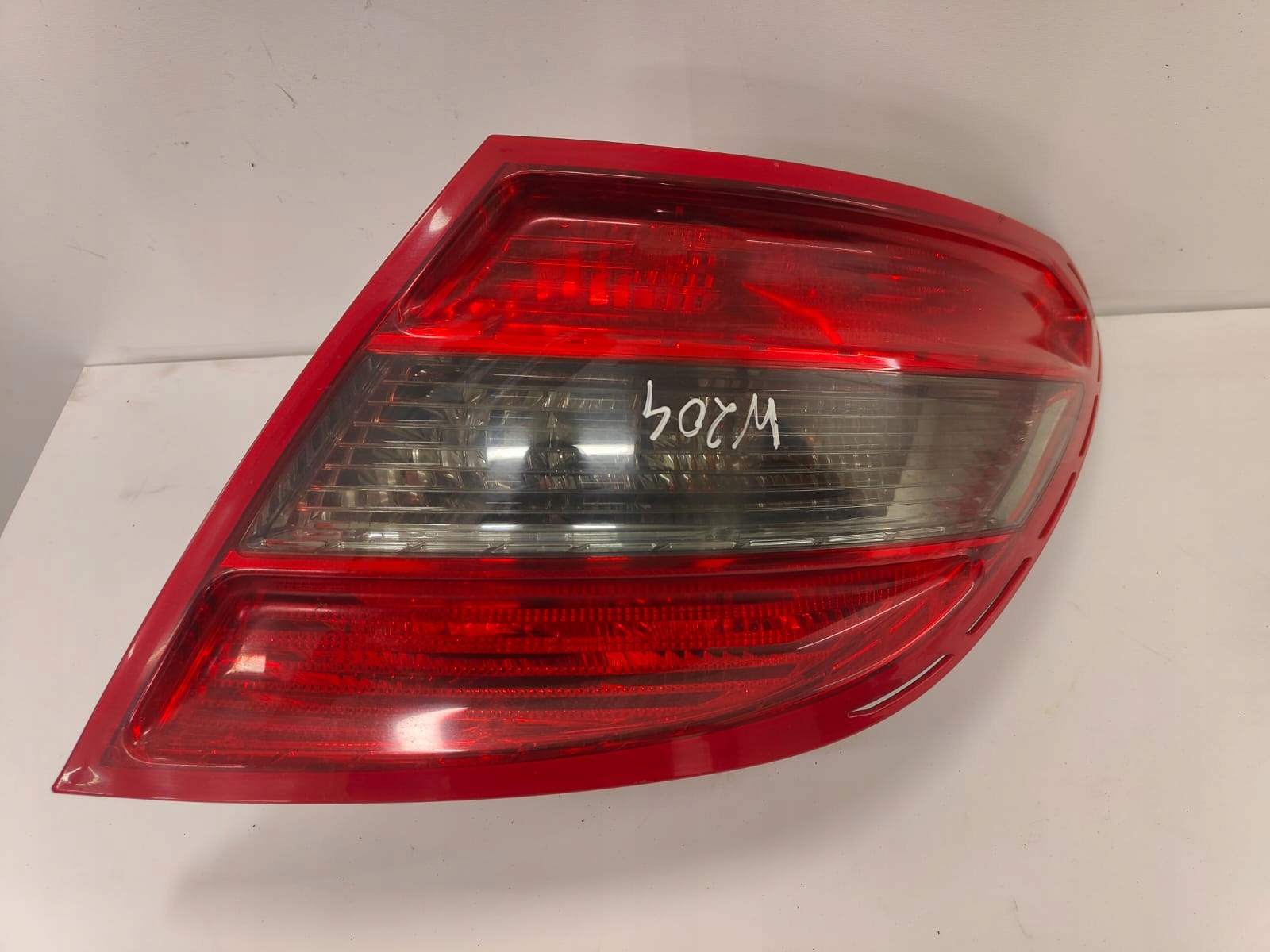 MERCEDES w204 07-10 2048203064 PRAVÉ ZADNÉ SVETLO