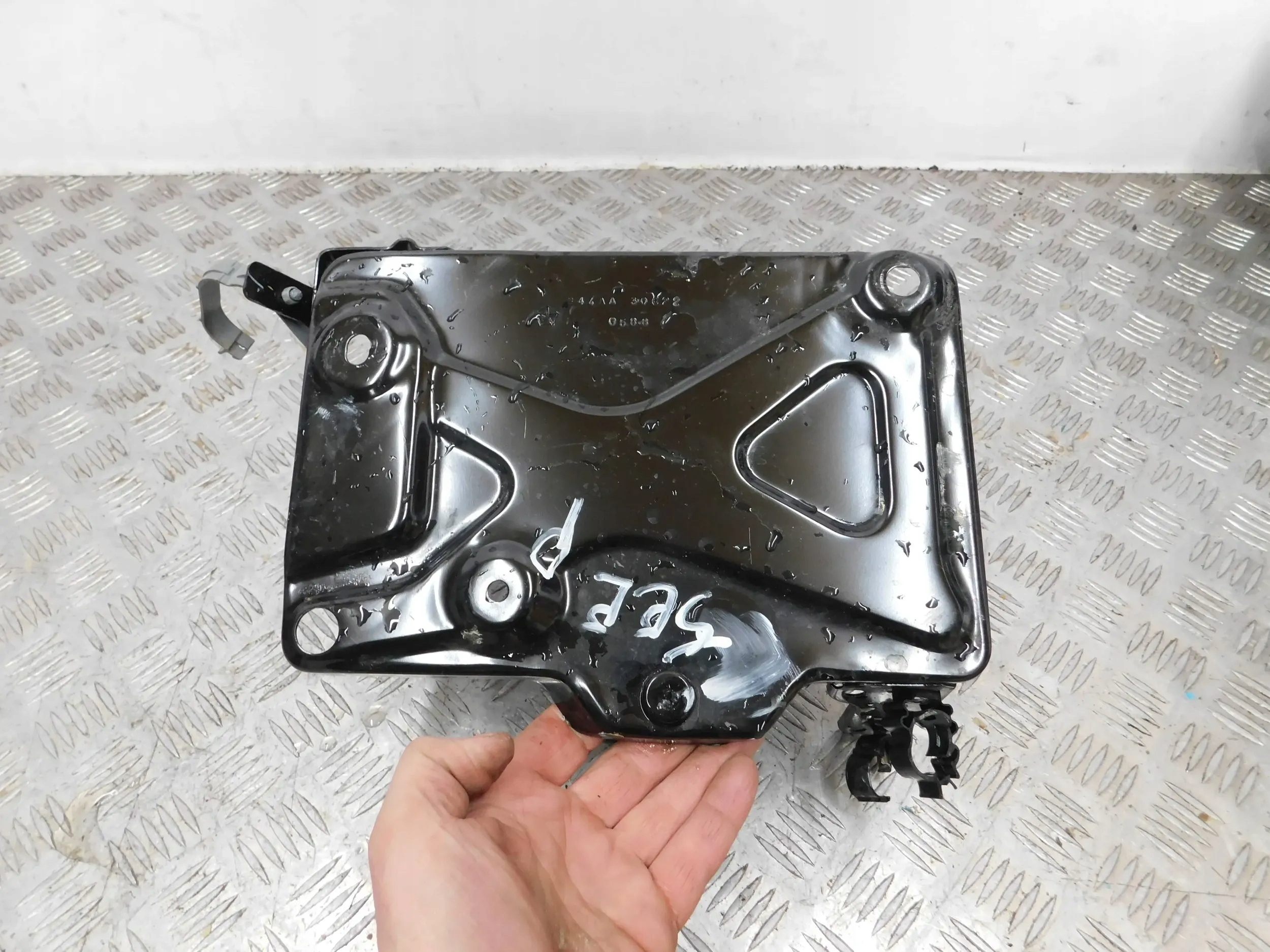 DRZIAK AUTOBATERIE JEEP COMPASS 17-