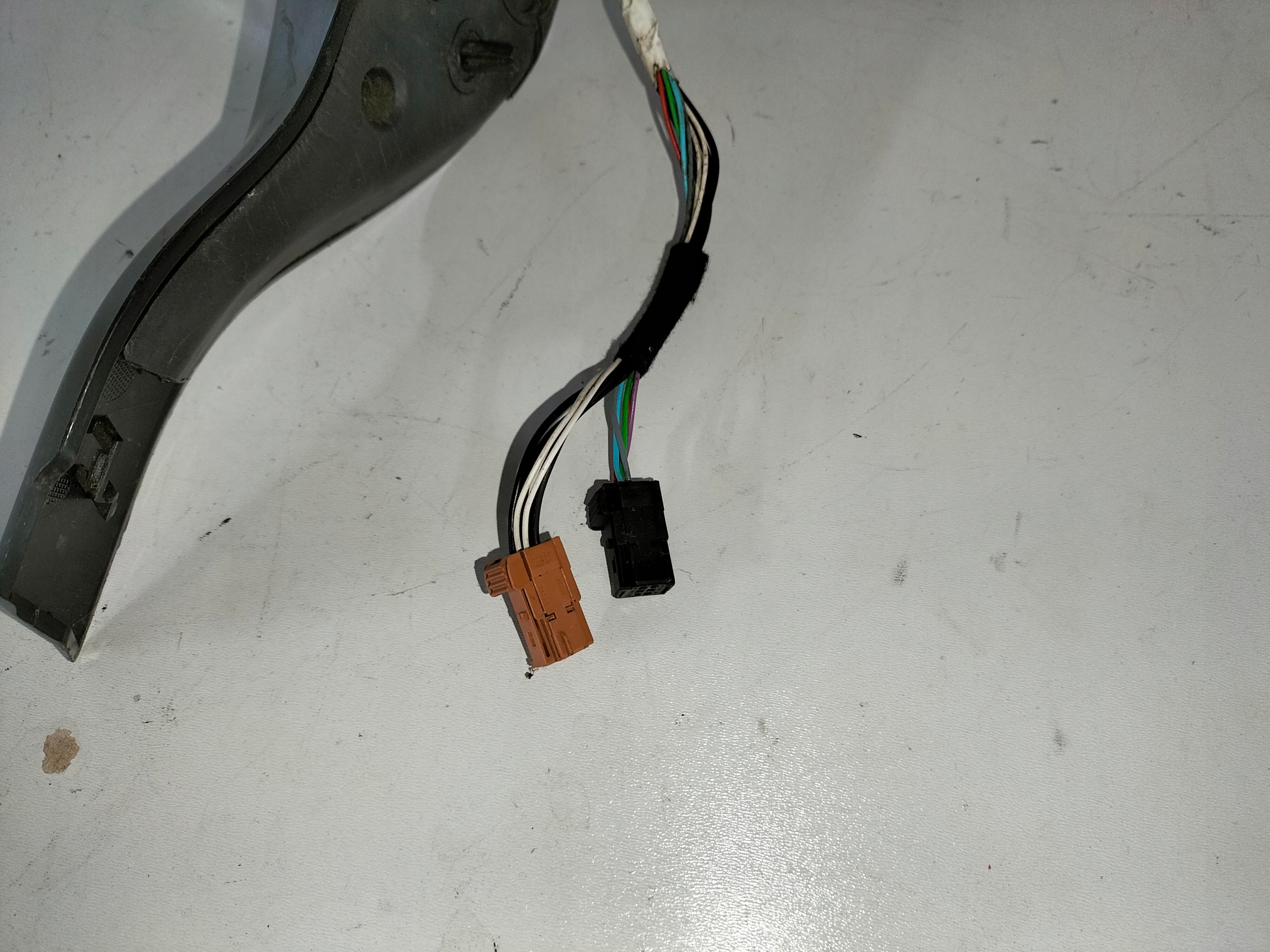 PRAVE ZRKADLO ELEKTRICKÉ PEUGEOT 208 12-