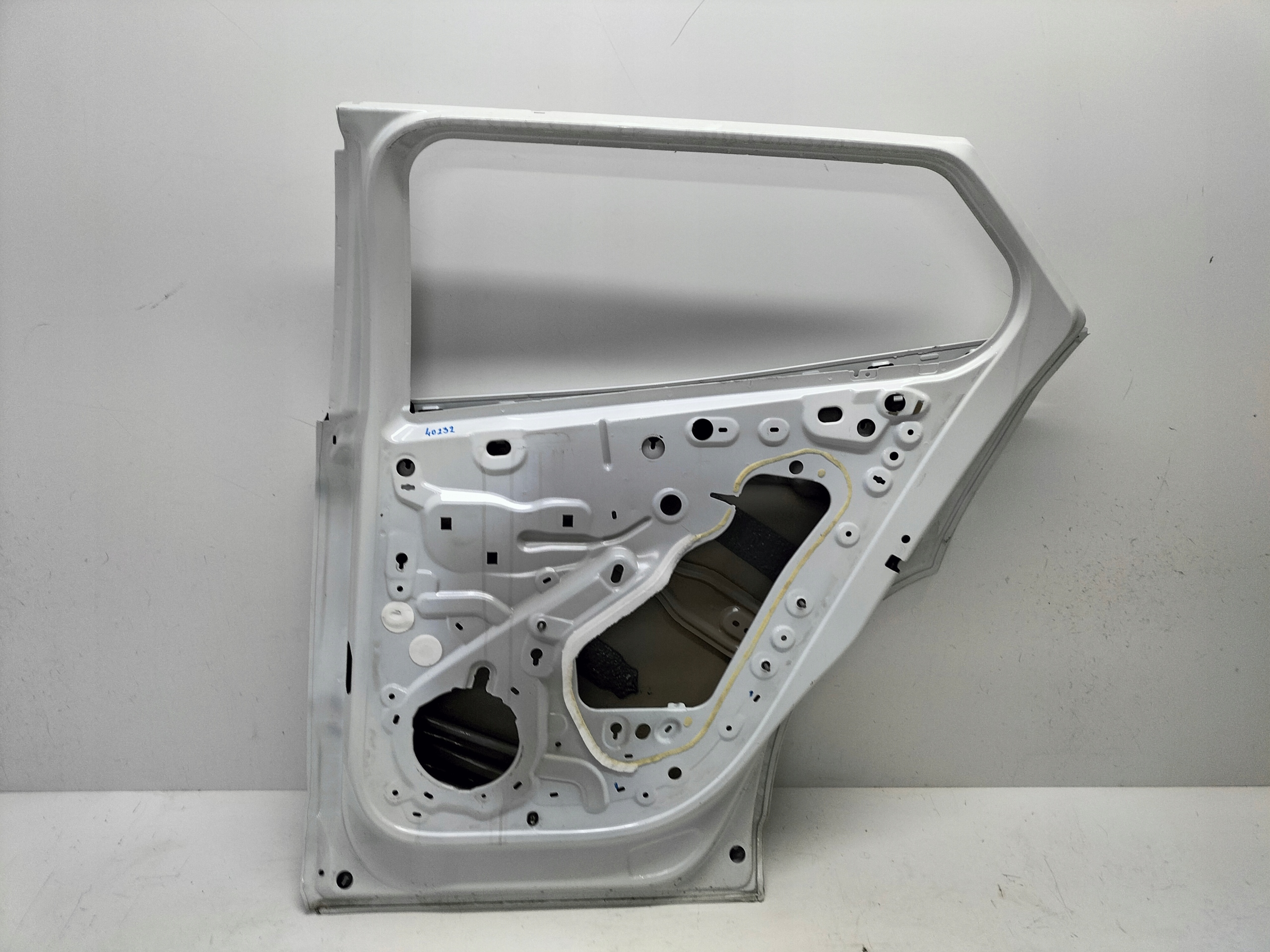 PRAVE ZADNE DVERE PEUGEOT 2008 II 19-