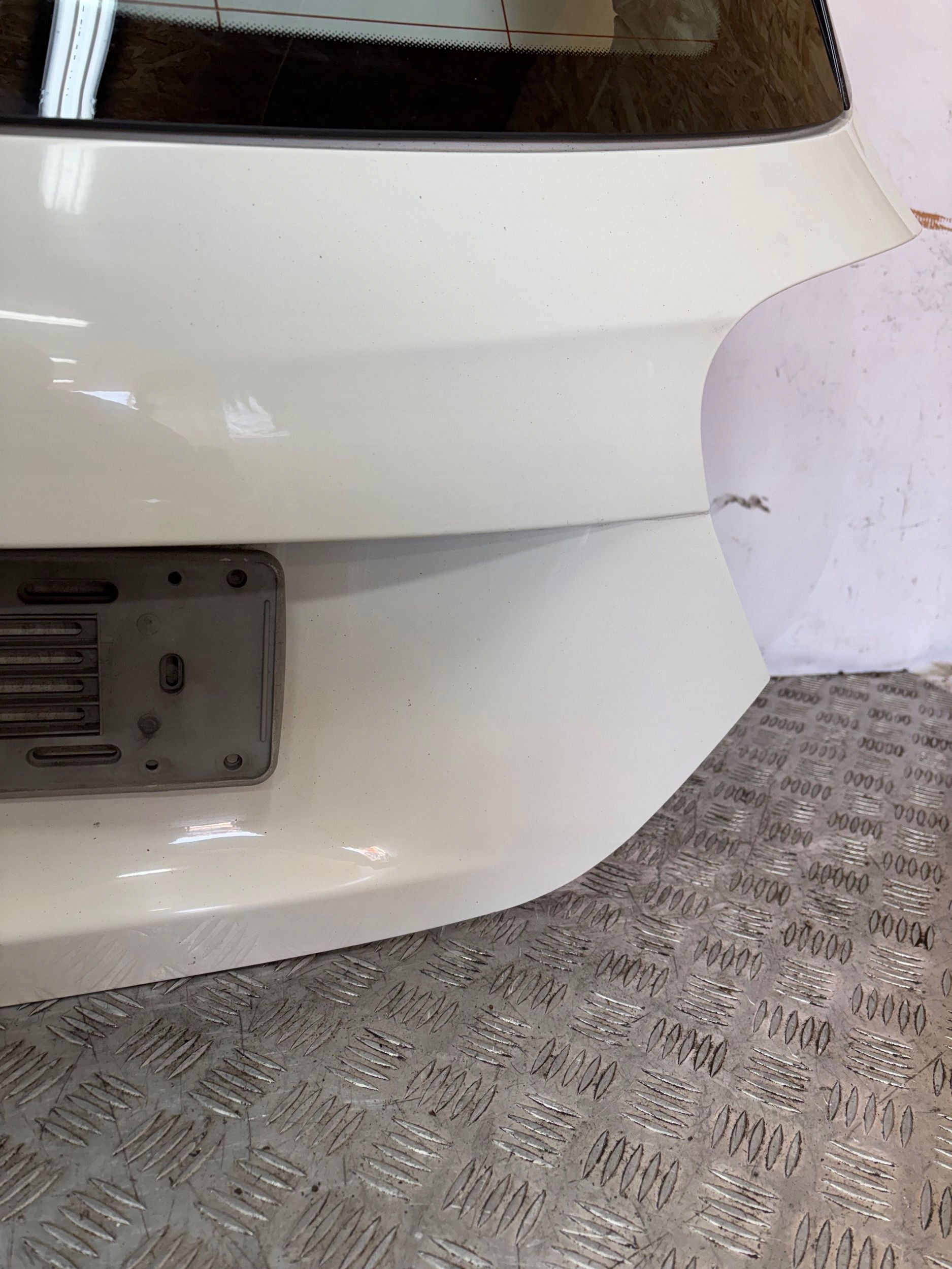 ZADNÁ KAPOTA MERCEDES A KLASA W176 12-