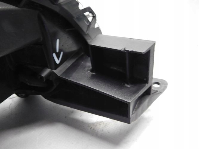 MITSUBISHI L200 FULL LED 19- LAVE PREDNE SVETLO