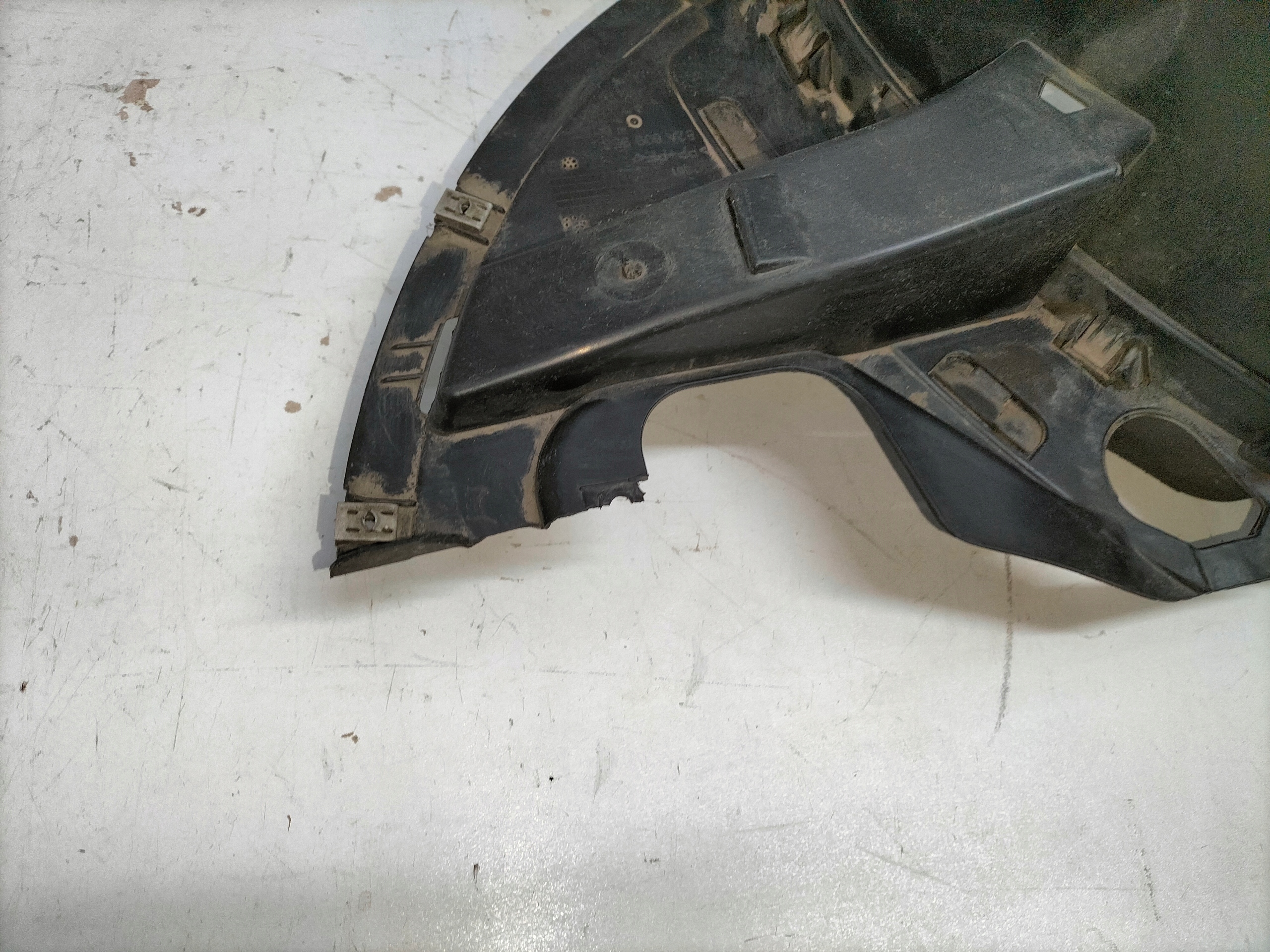 PRAVY PREDNY PODBLATNIK AUDI A1 II 18-