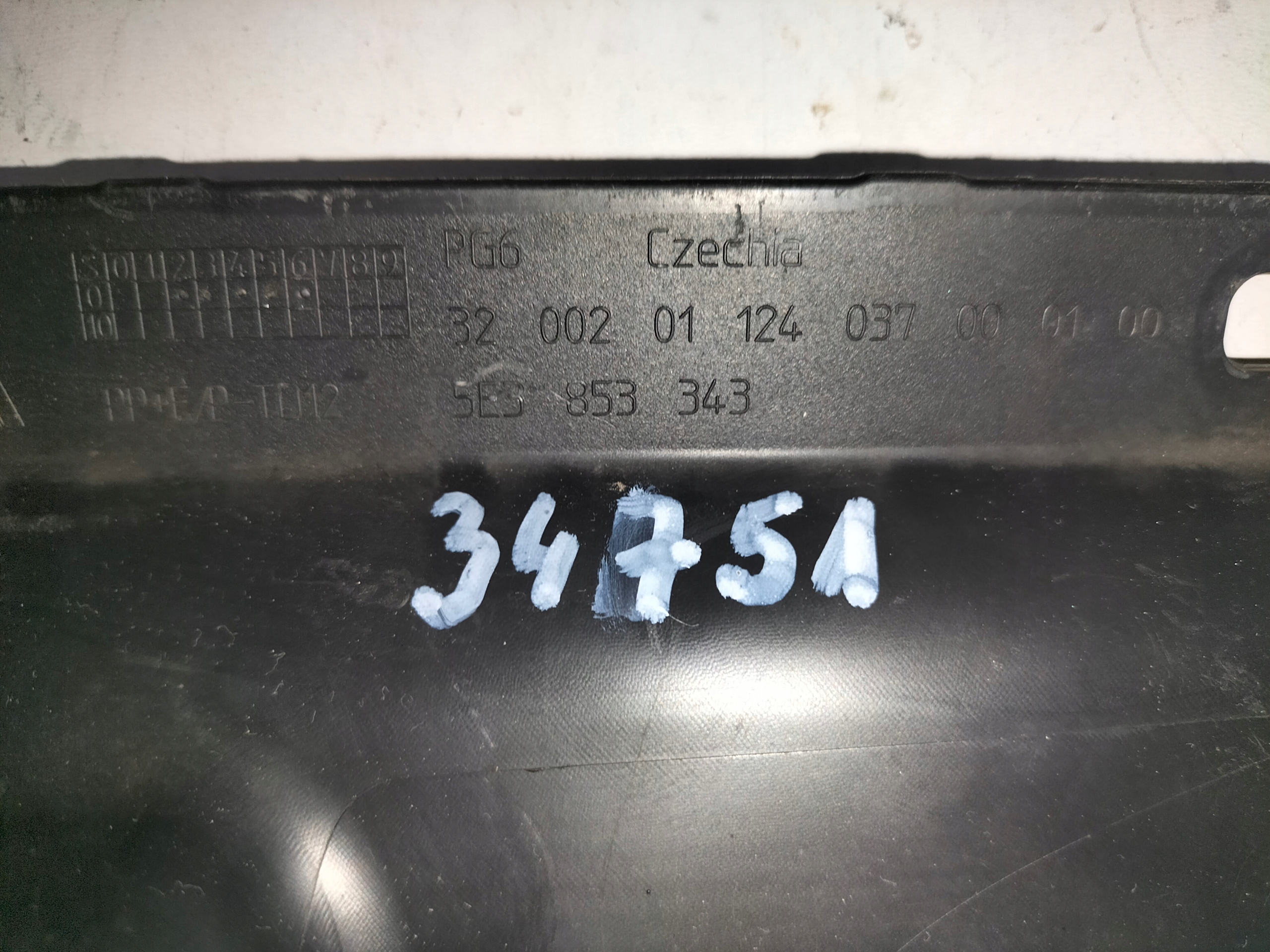 KRYT KRYT PREDNEHO CELA SKODA OCTAVIA 4 IV 19-