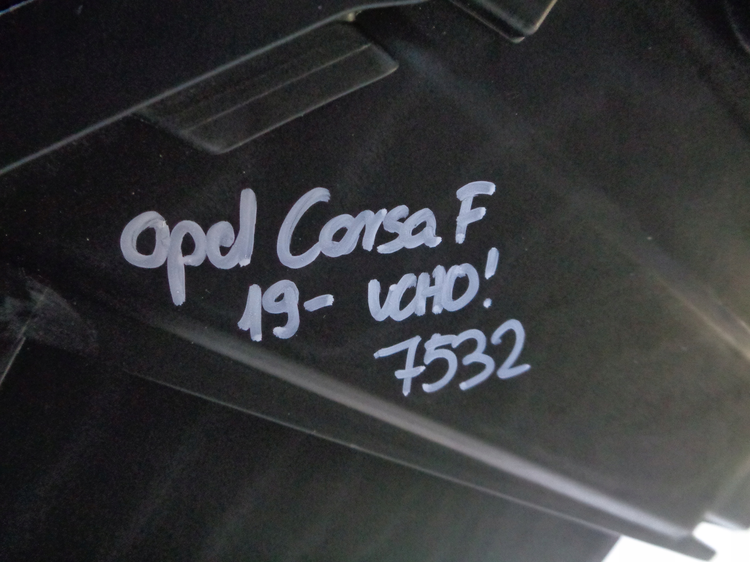 LAVE PREDNE SVETLO OPEL CORSA F 19-