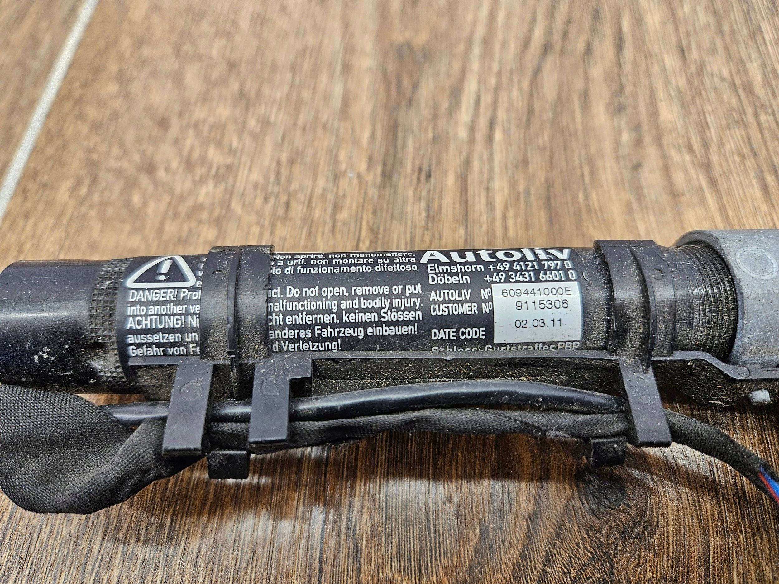 BMW 5 F10 F11 ZAMOK BEZPECNOSTNEHO PÁSU  PRAVÝ PREDNÝ 609441000E