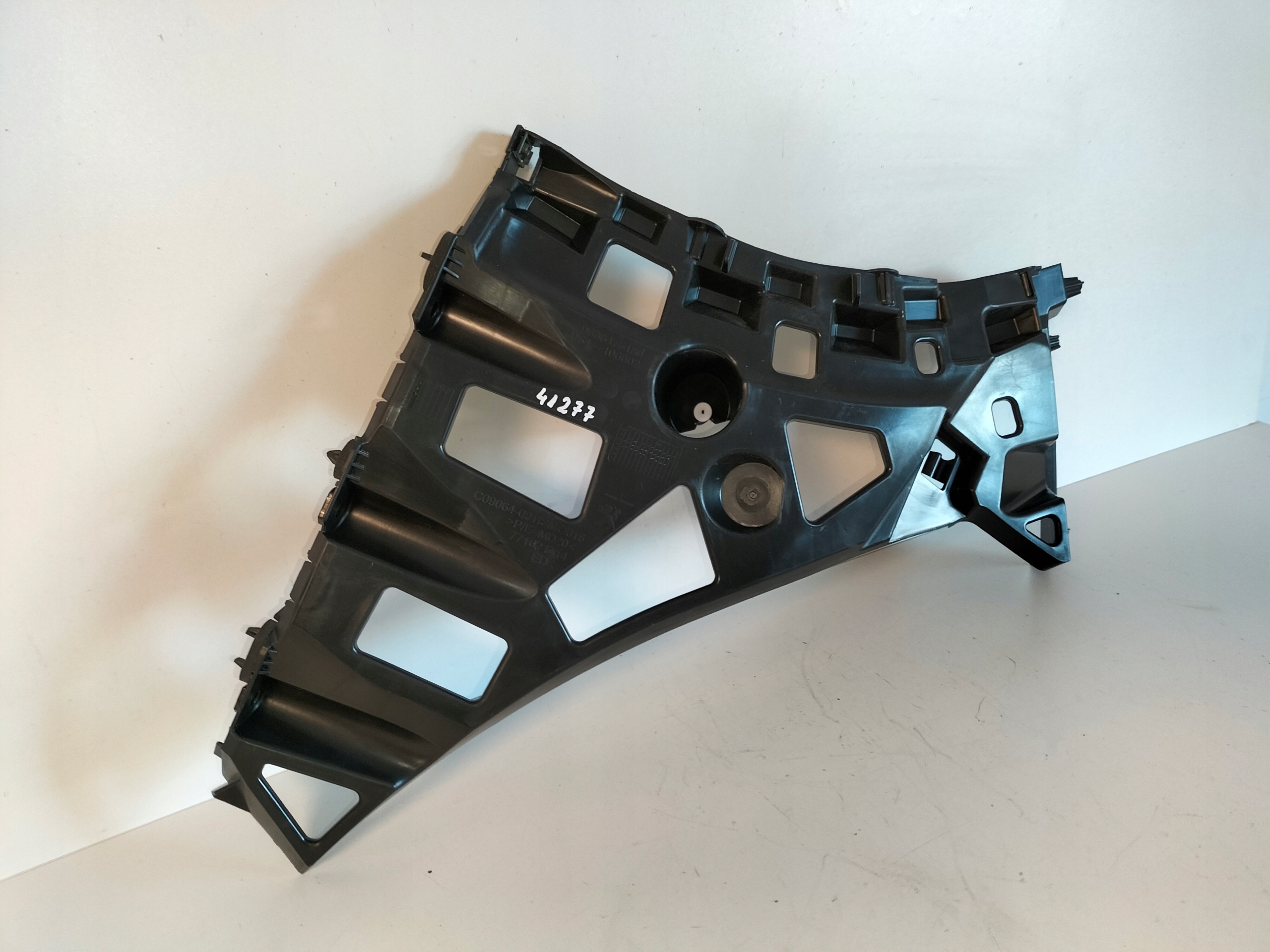 PRAVA LISTA ZADNEHO NARAZNIKA PEUGEOT 408 II 22-