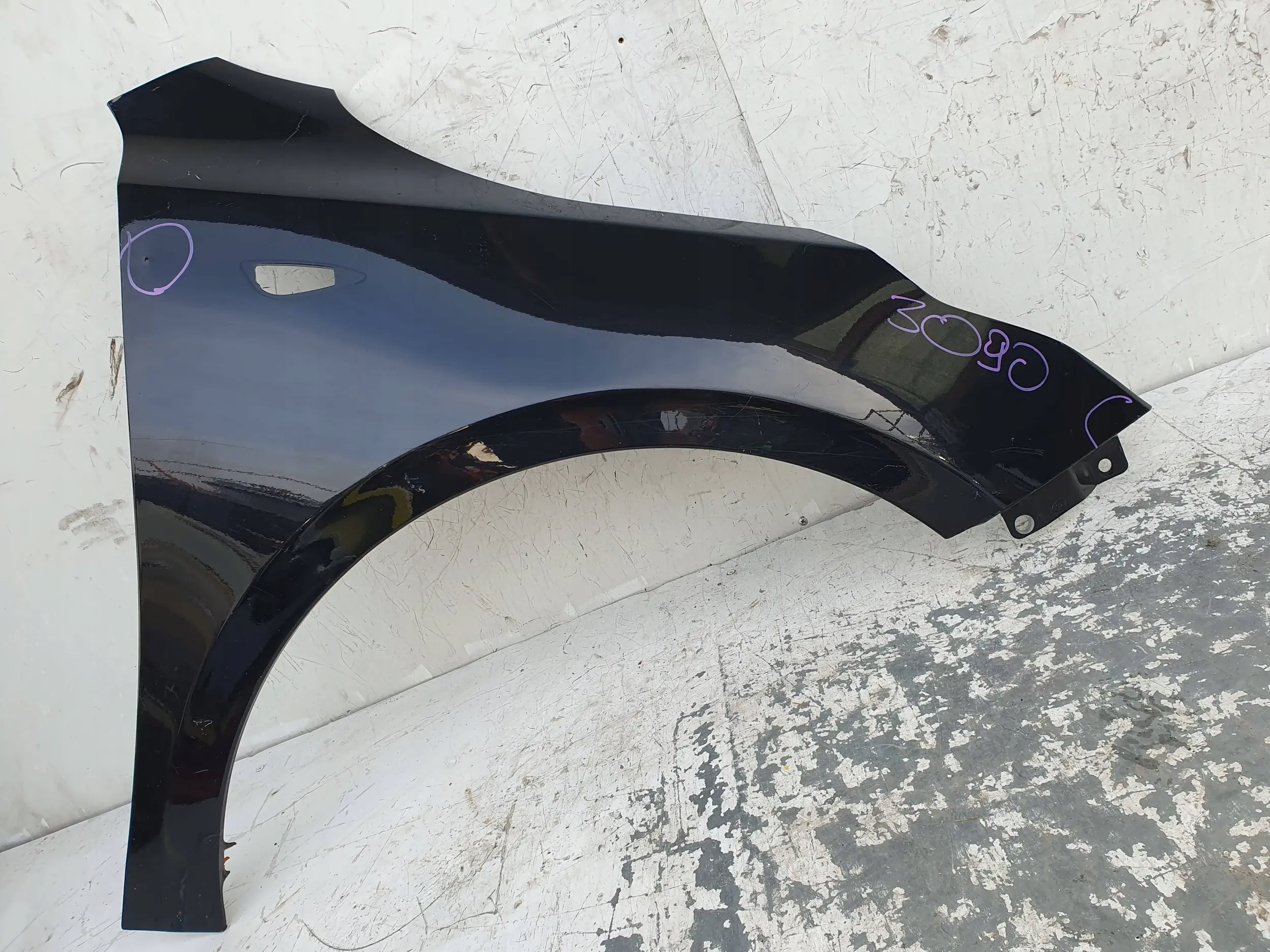 KIA Ceed III 3 PRAVY PREDNY BLATNIK