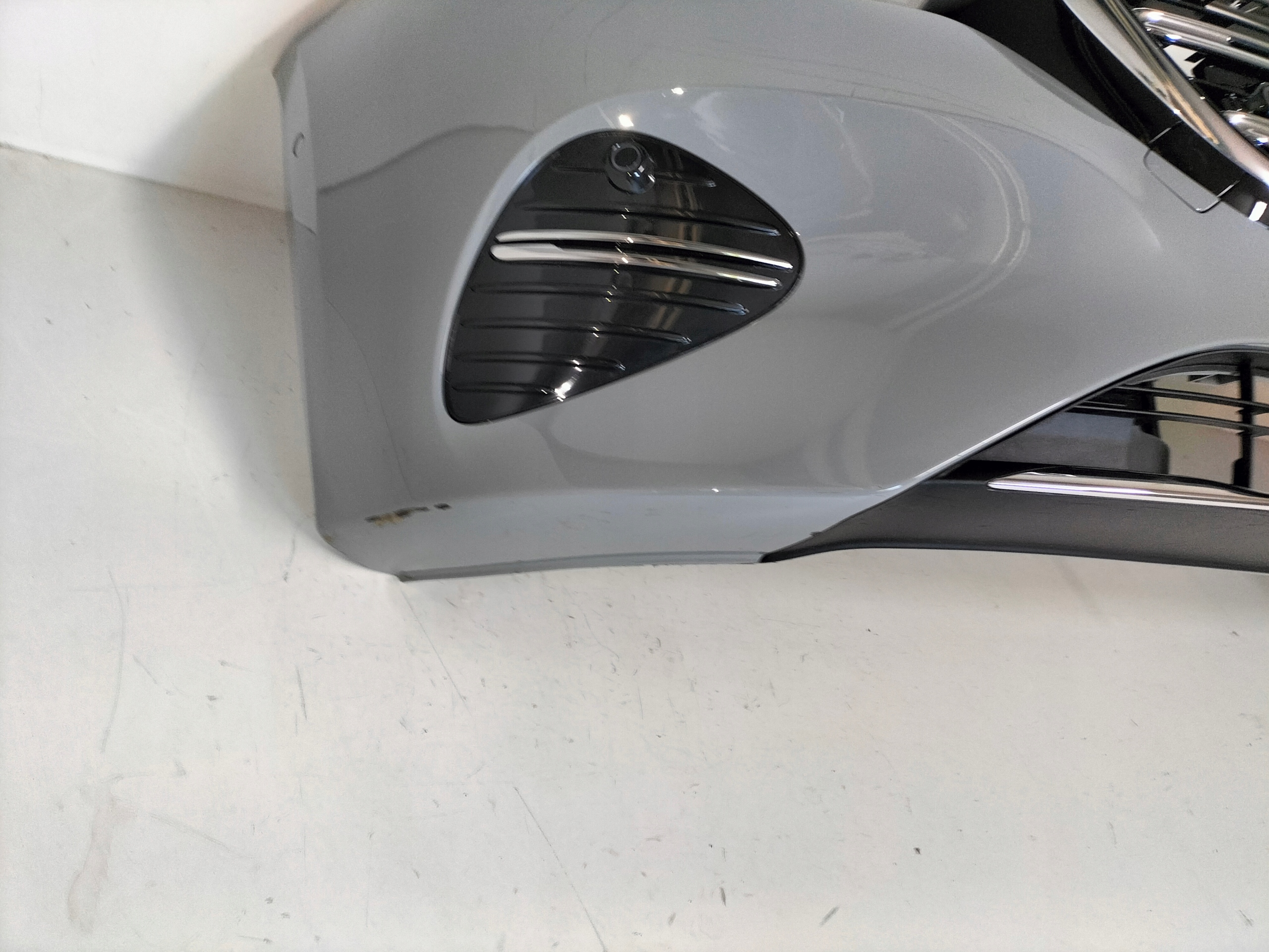 PREDNÝ NÁRAZNÍK MERCEDES E KLASA W214 22-