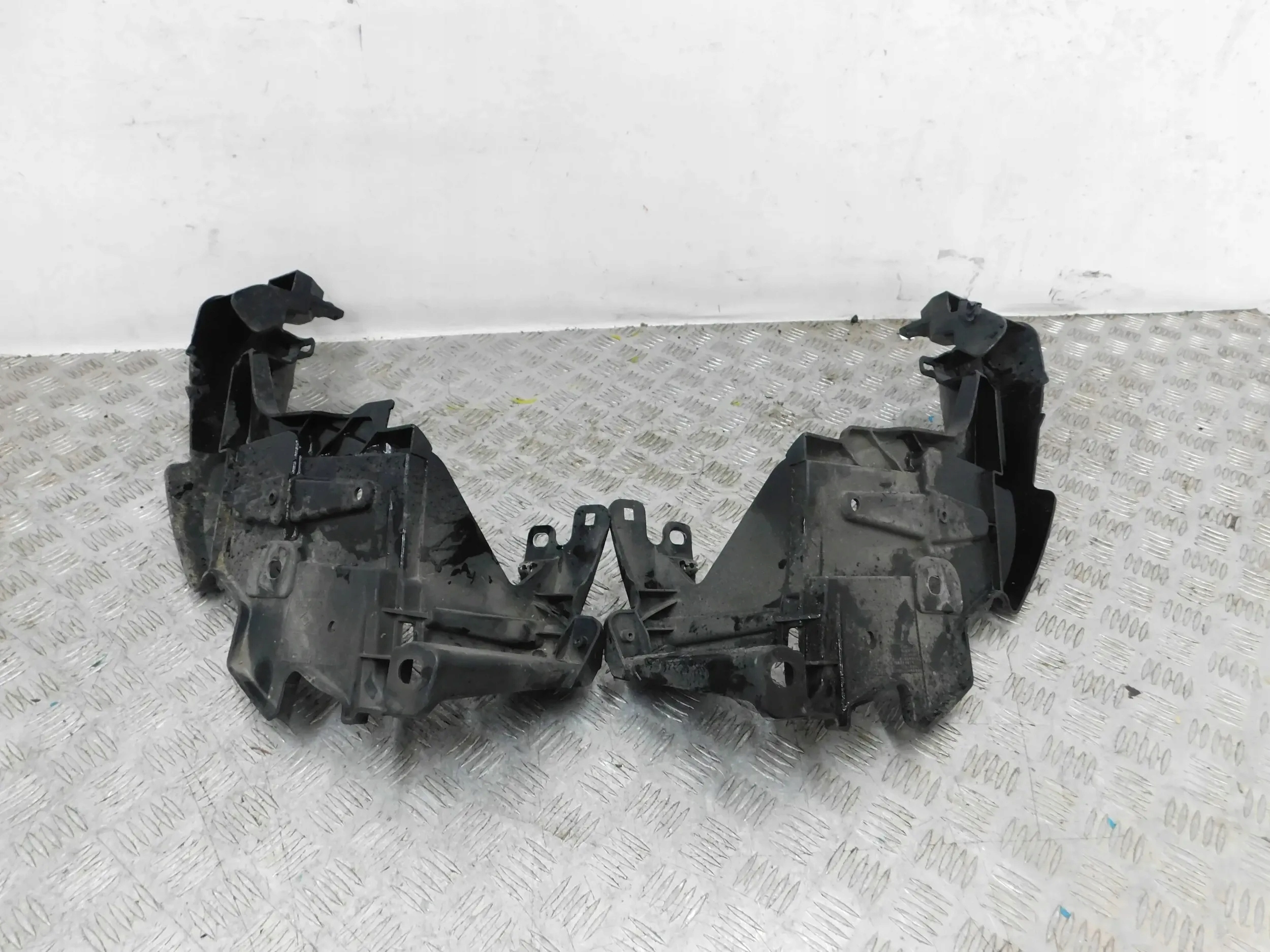 DRZIAK LAMPY OKULAR LAVA SVETLOA RENAULT MEGANE III 08-