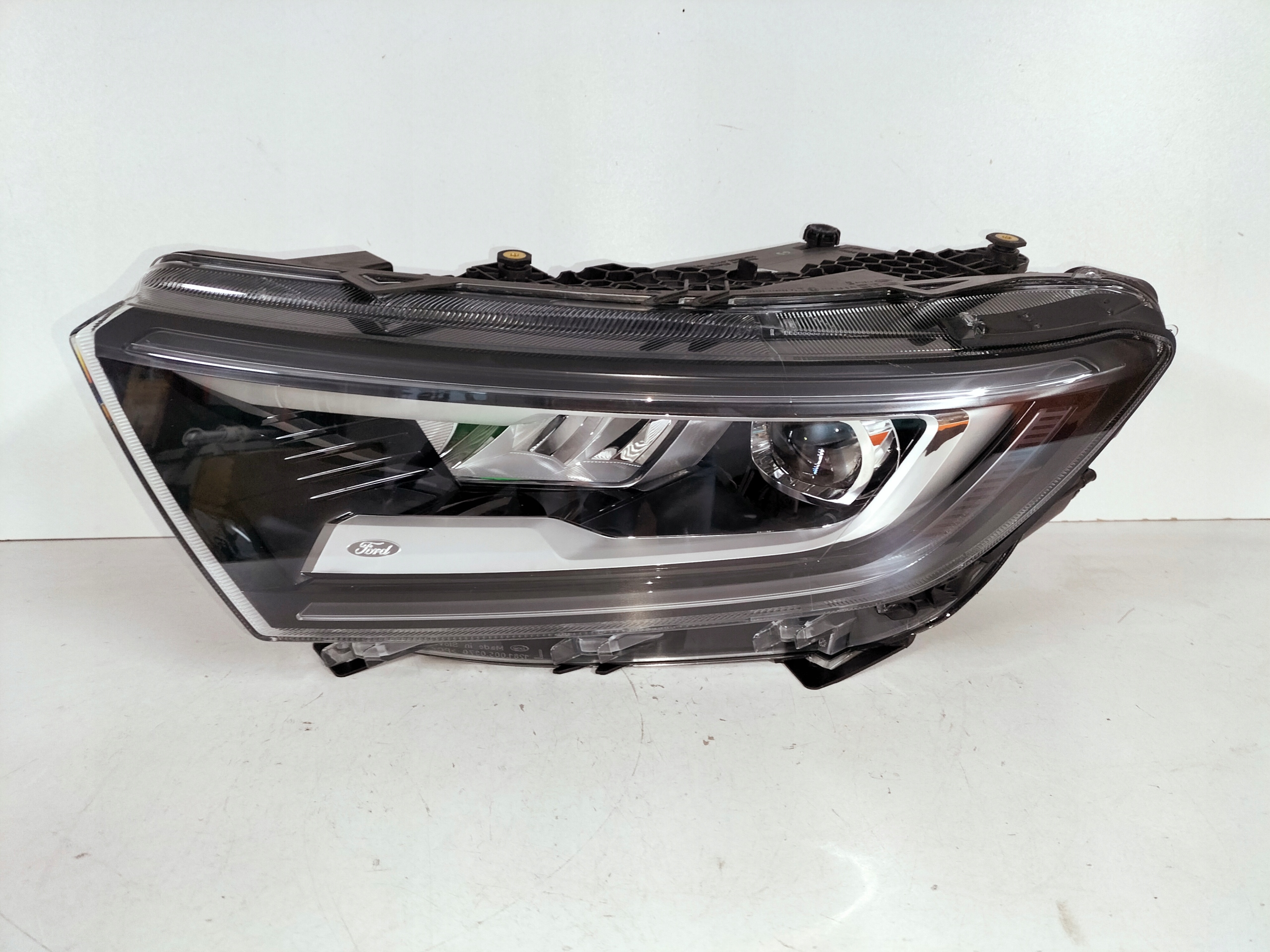 LAVE PREDNE SVETLO FORD TOURNEO CONNECT III 21-