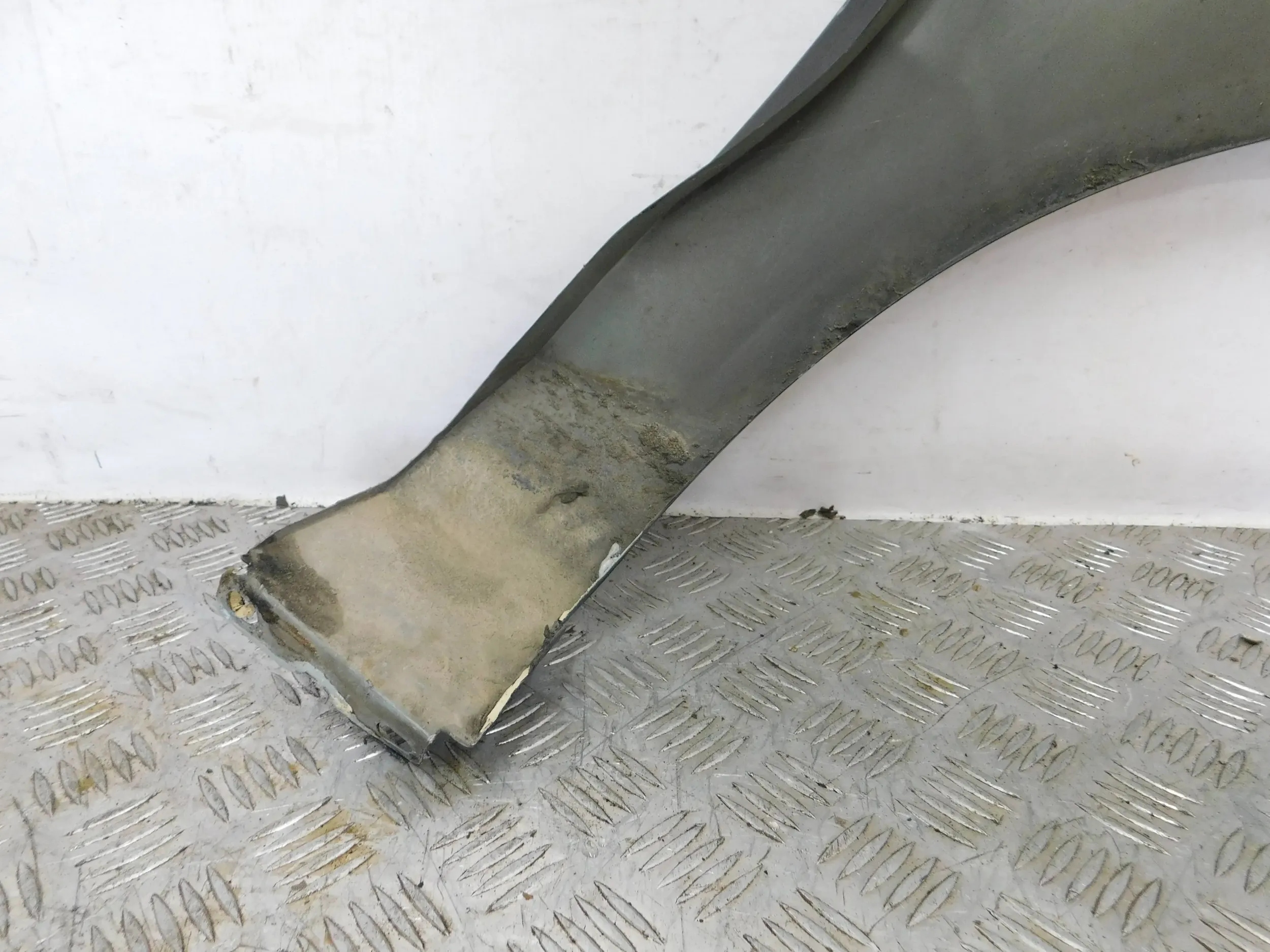 BLATNIK PREDNÝ LAVY OPEL CORSA D