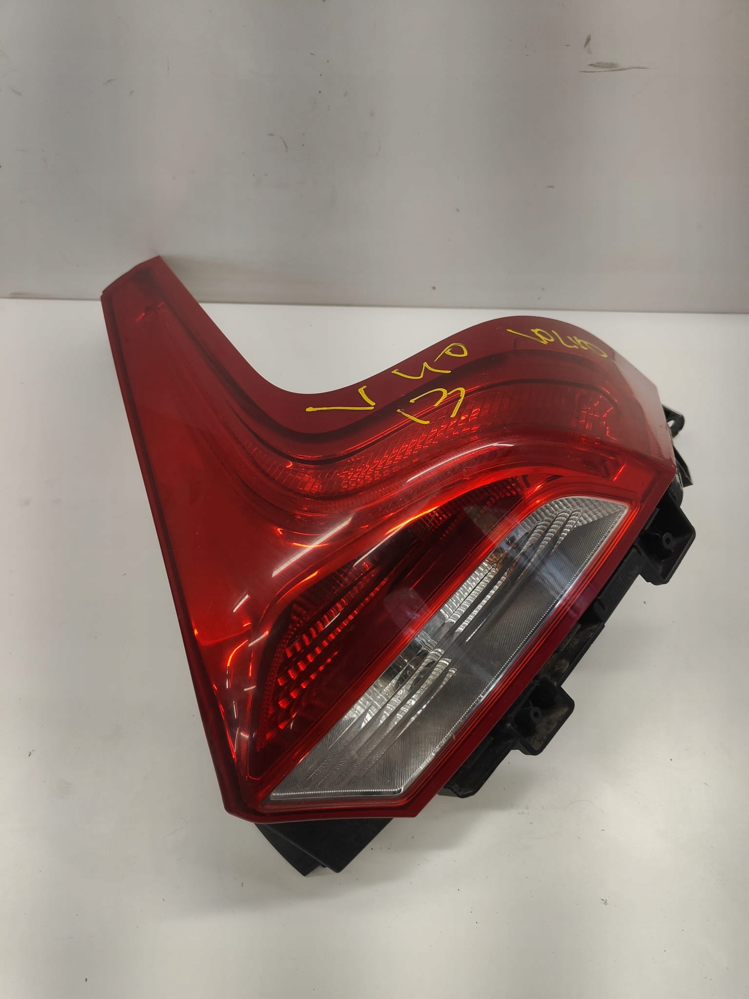 Volvo v40 II 12-17 31395479 PRAVE ZADNE SVETLO