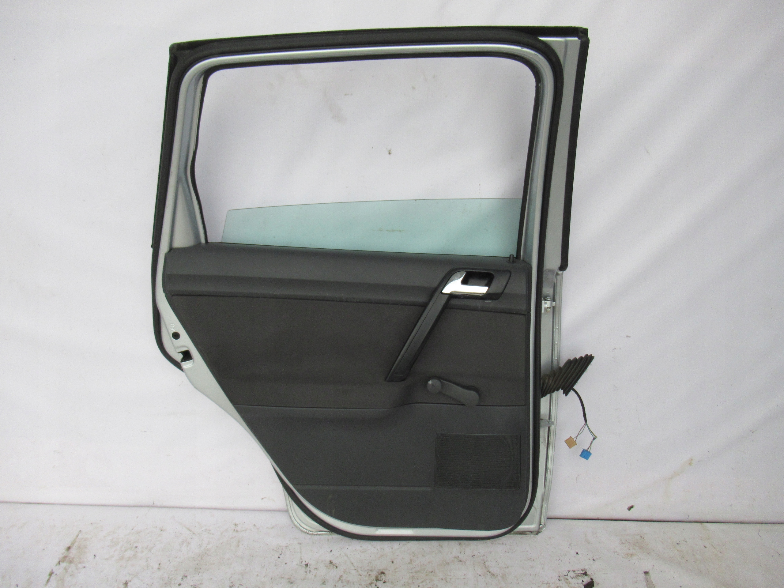 ĽAVÉ ZADNÉ DVERE VW POLO 6Q 05-