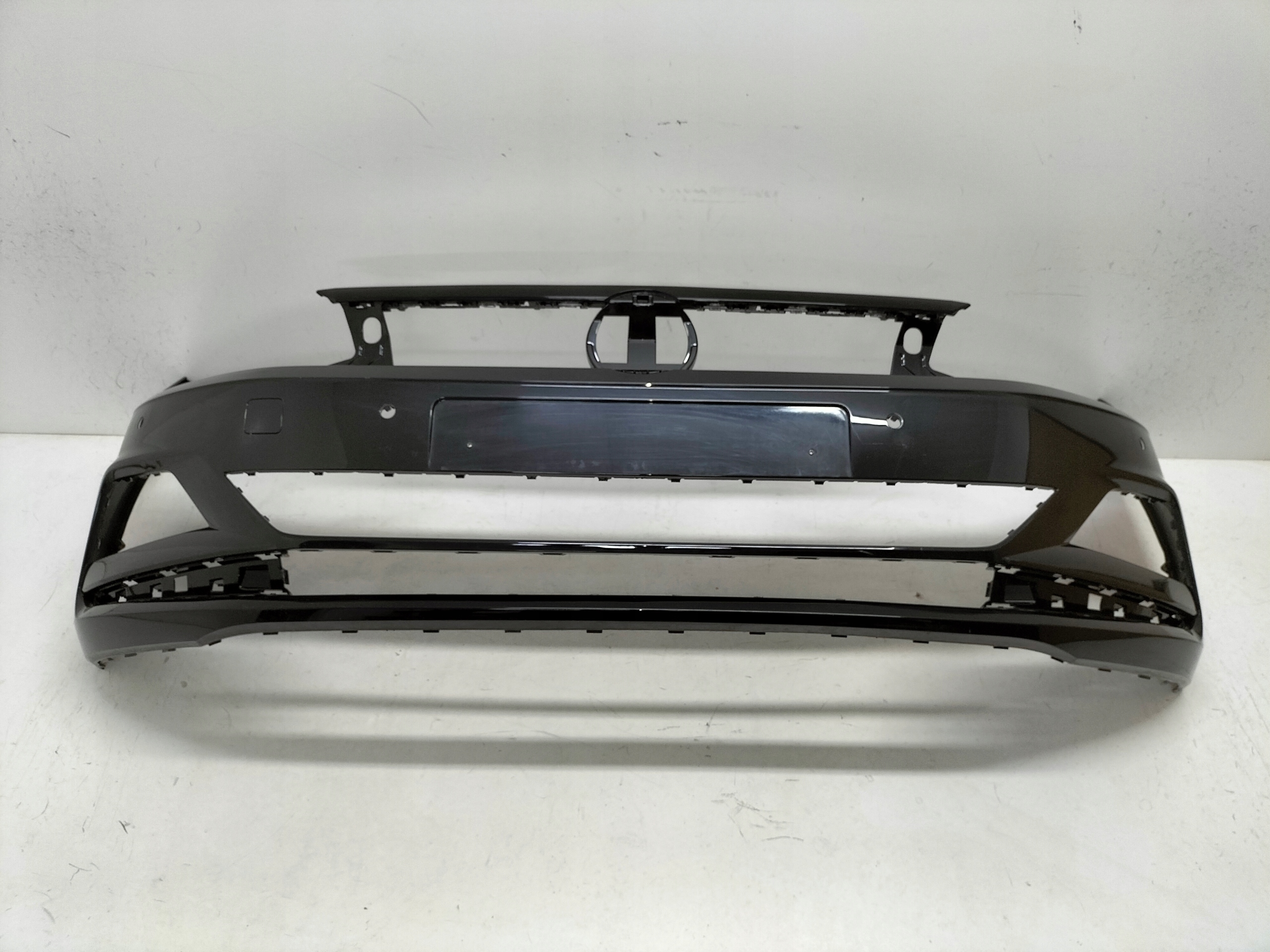 PREDNÝ NÁRAZNÍK VW POLO VI 2G0 17-