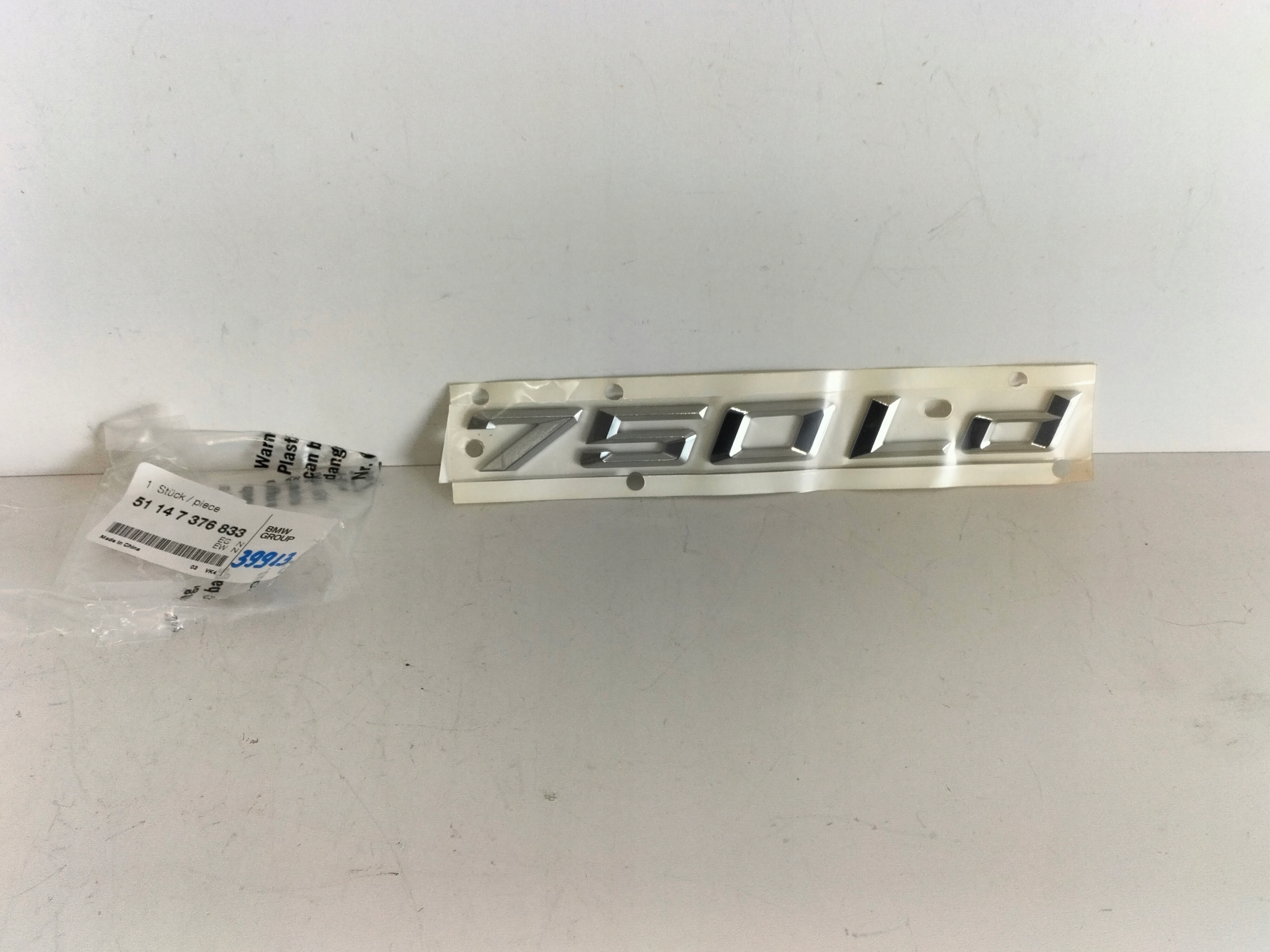 ZNAK EMBLEM napis ZADNEJ KAPOTY BMW 7 G11 G12 15-