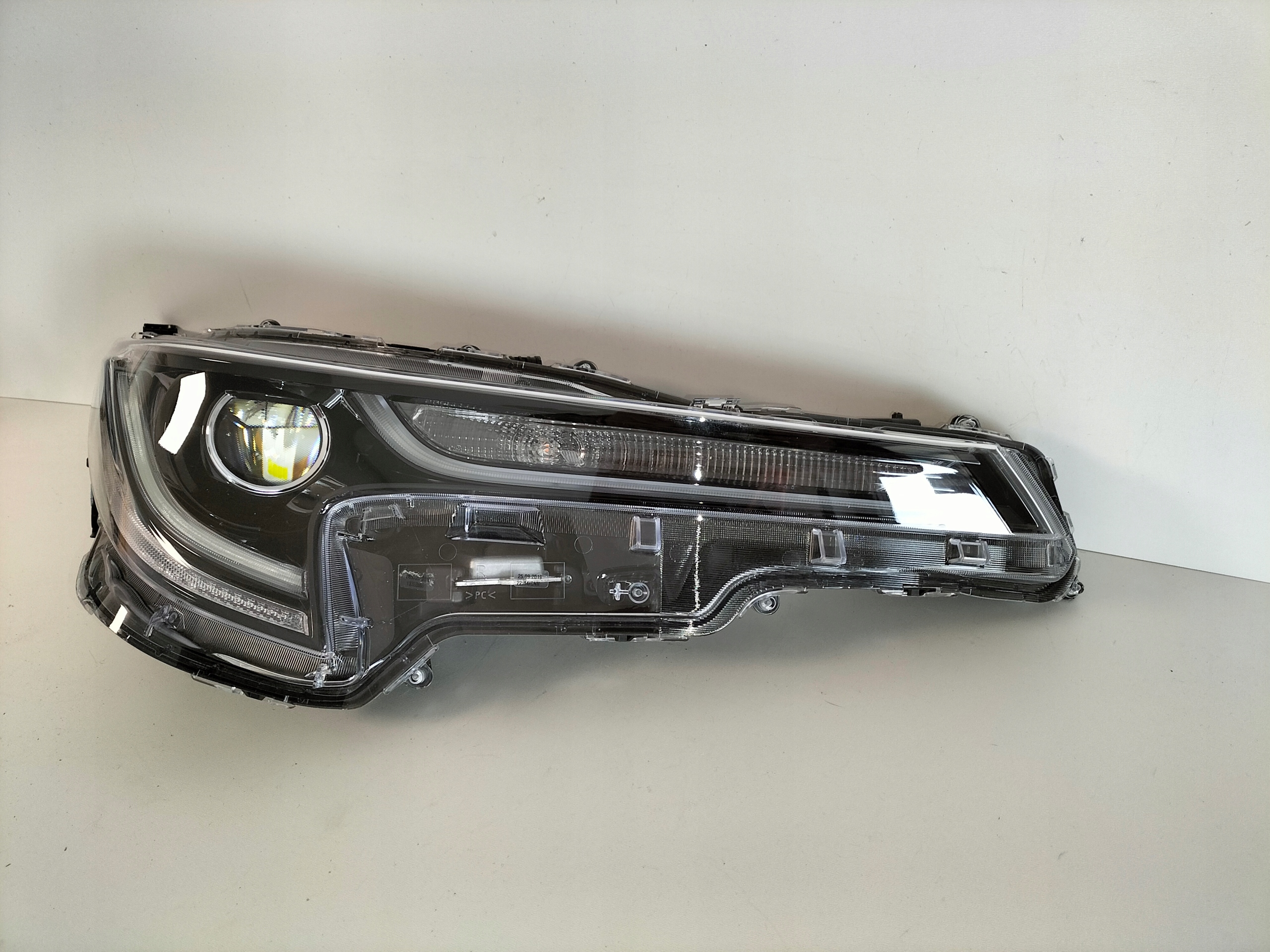 PRAVE PREDNE SVETLO TOYOTA COROLLA E21 18-22 HB/KOMBI FULL LED