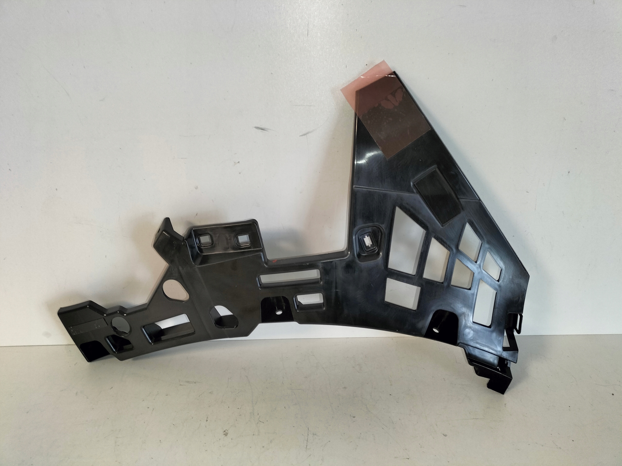 DRZIAK PREDNEHO NARAZNIKA LAVY MERCEDES A KLASA W177 LIFT 23- AMG 45