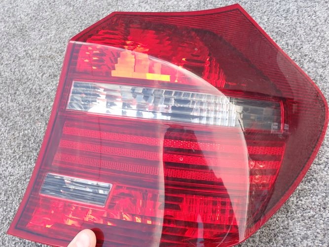 BMW E87 1 LIFT 06-10 PRAVE ZADNE SVETLO TMAVÉ