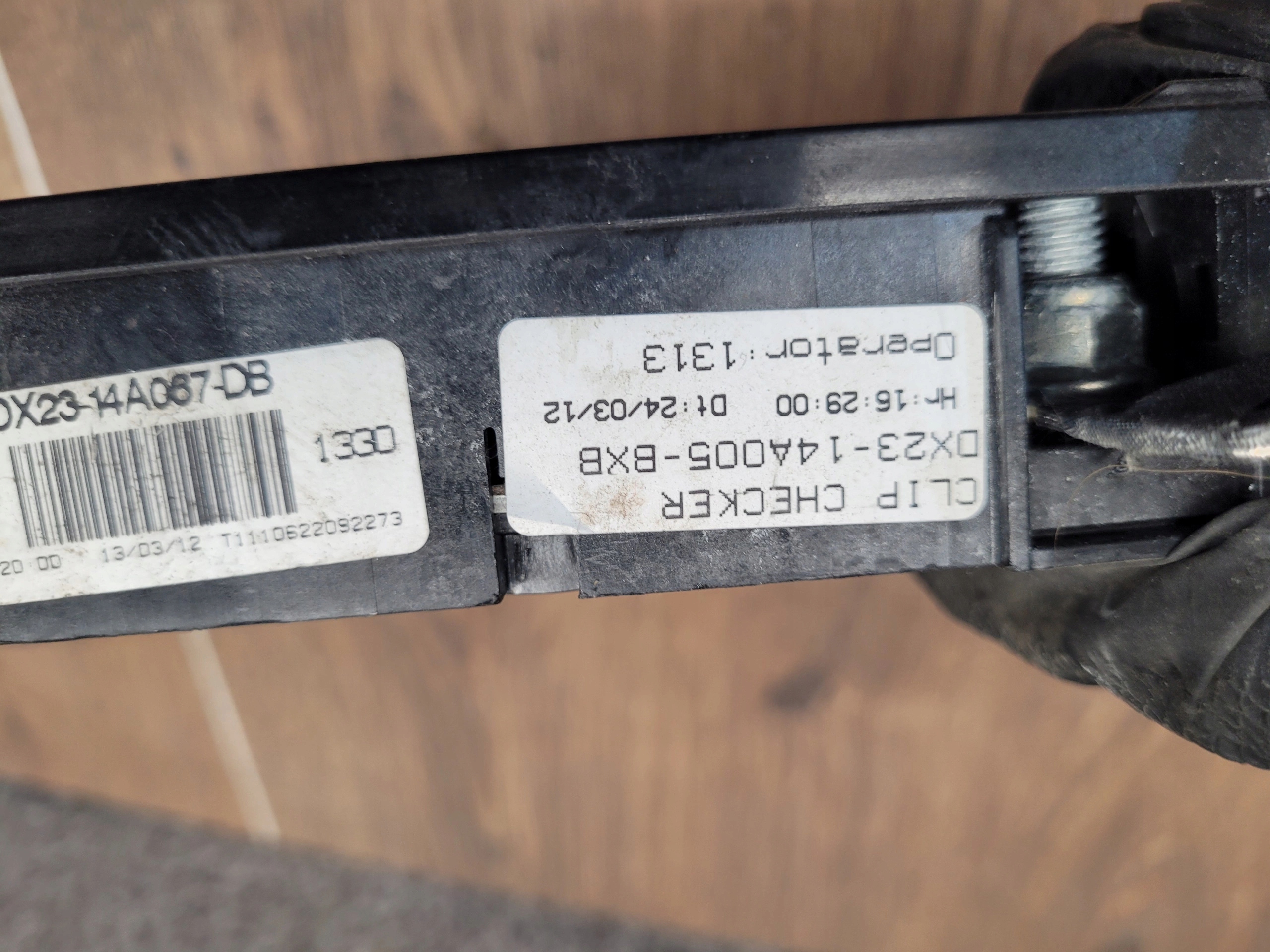 JAGUAR XF LIFT X250 POISTKOVA SKRINKA DX23-14A067-DB