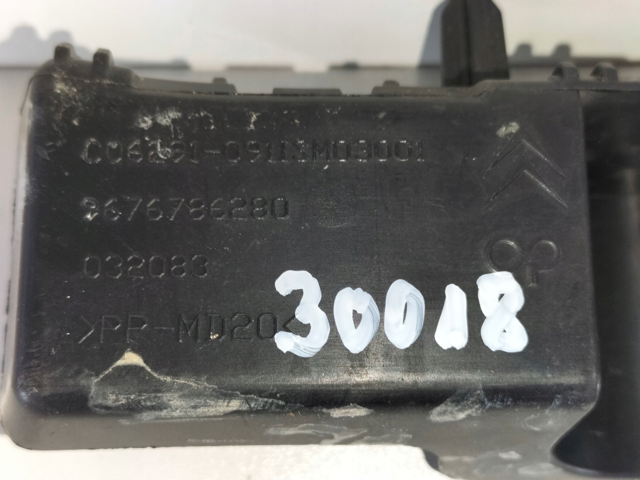 UCHYTENIE ZADNEHO NARAZNIKA PRAVY CITROEN C-ELYSEE 12-