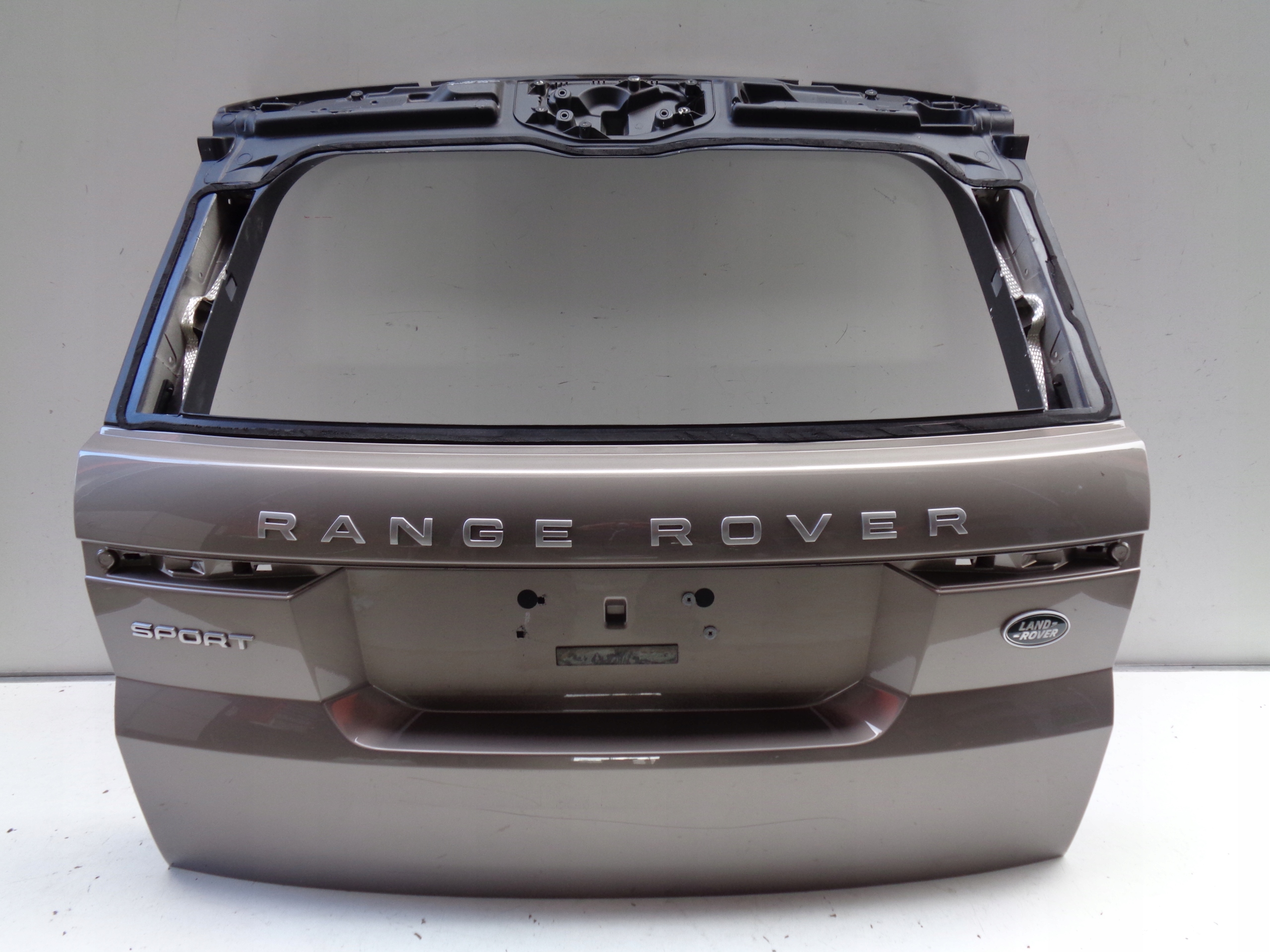 ZADNÁ KAPOTA RANGE ROVER SPORT 13- NR 37782