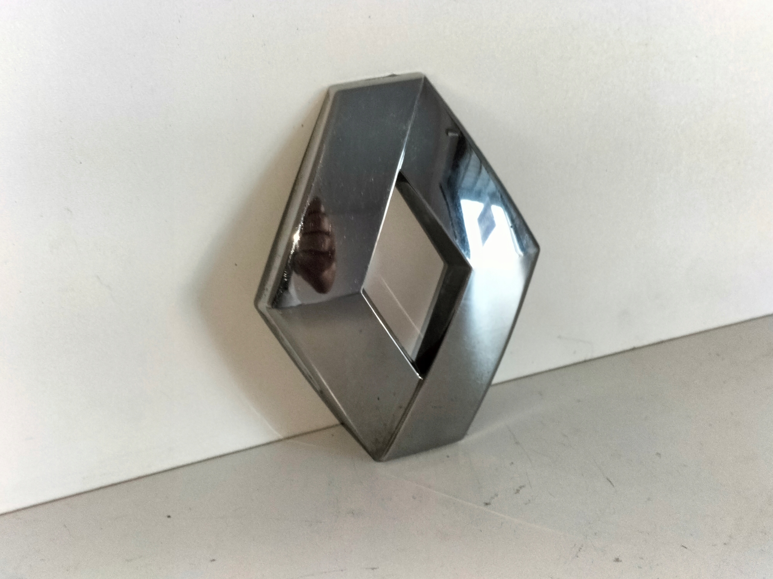 ZNAK EMBLEM ZNAK ZADNEJ KAPOTY RENAULT MEGANE IV 16- KOMBI SCENIC IV