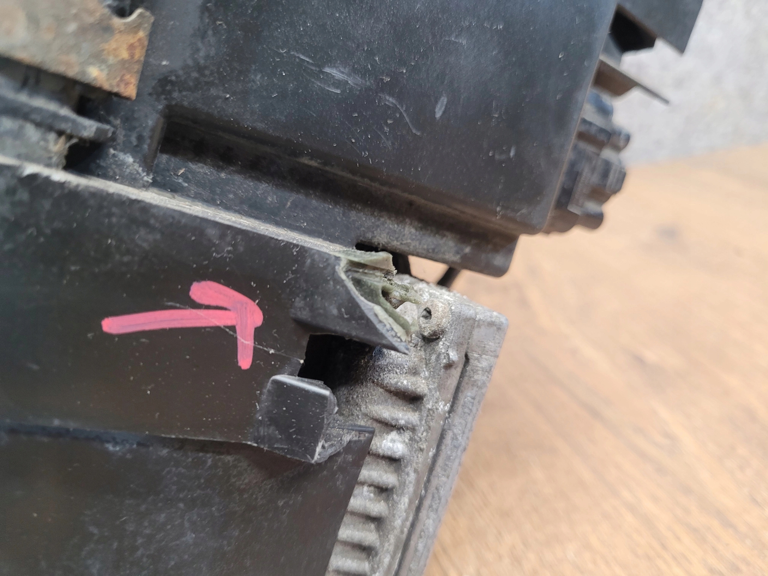 RANGE ROVER L322 VOGUE XENON ĽAVÉ PREDNÉ SVETLO