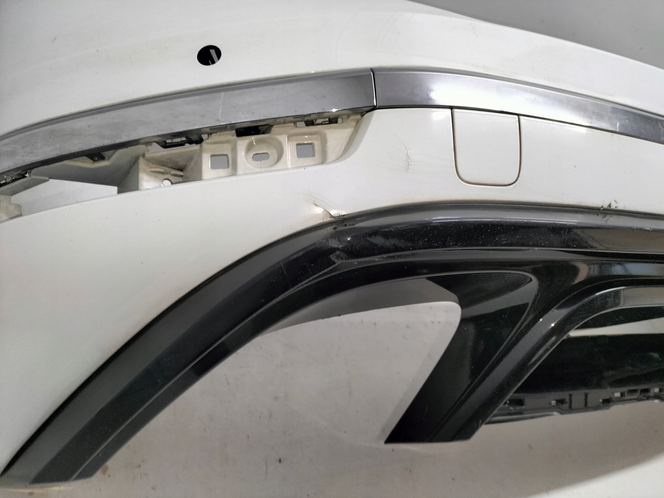 ZADNÝ NÁRAZNÍK VW TOUAREG 7P LIFT 14-18 R-LINE