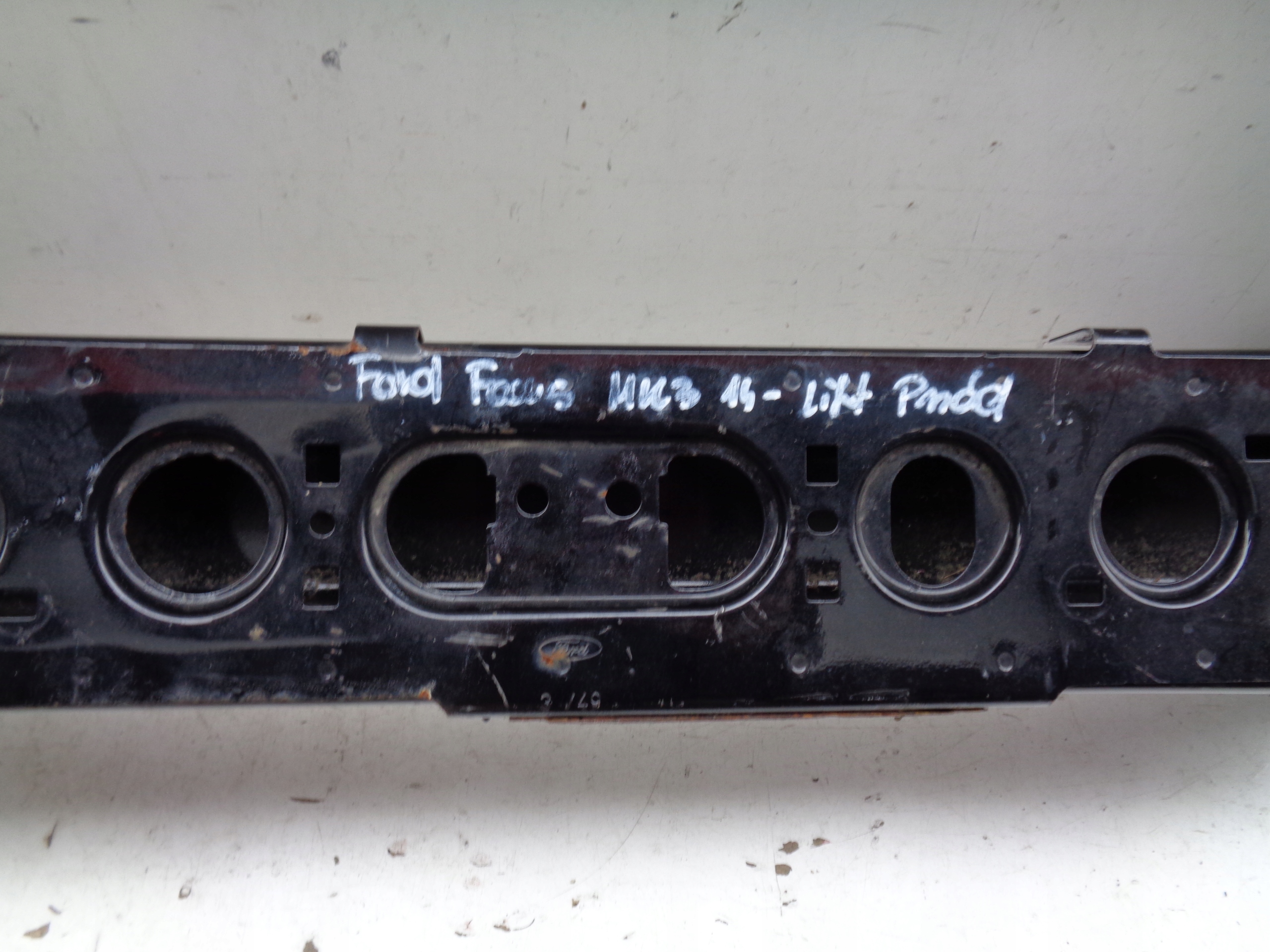 VYSTUHA PREDNEHO NARAZNIKA FORD FOCUS MK3 14- LIFT