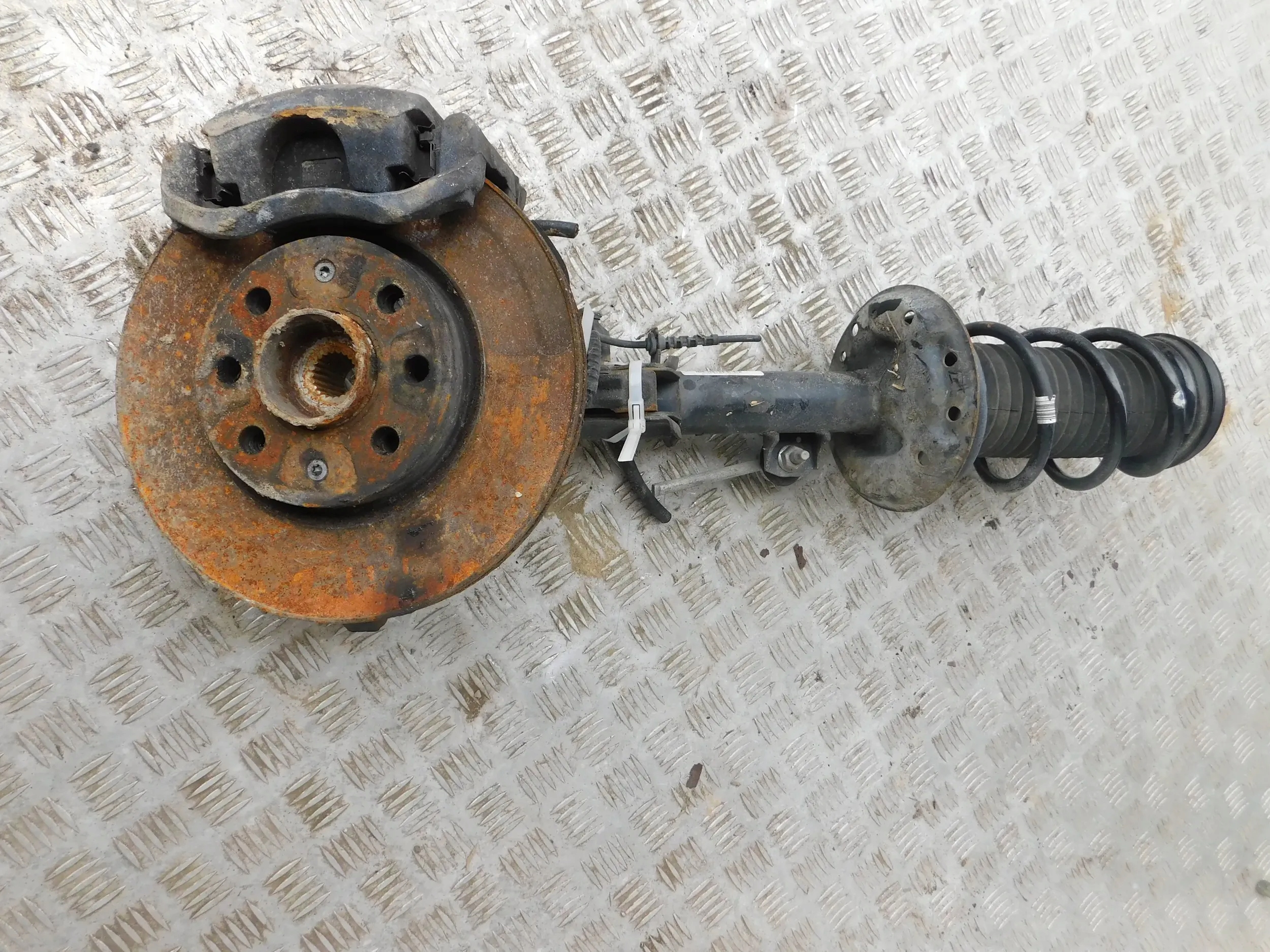 ĽAVÝ OTOČ MCPHERSON OPEL CORSA D 1.2 1.4