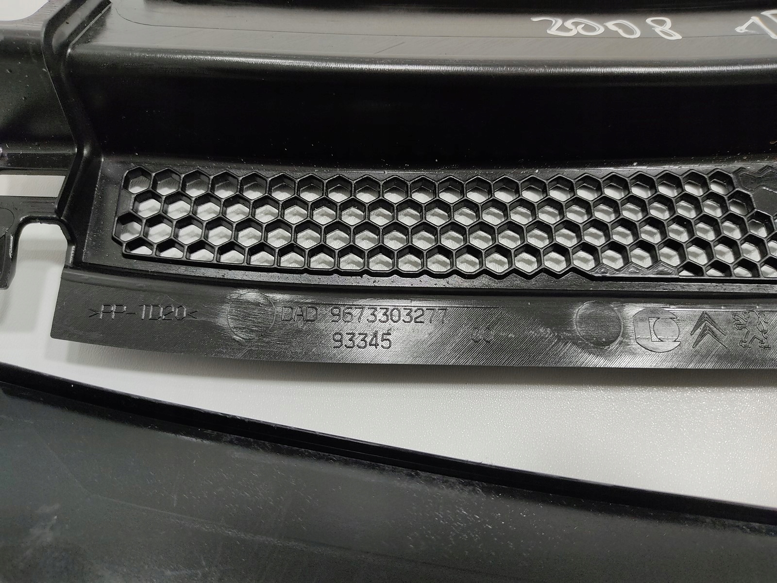 TORPÉDO, PLAST POD STIERAČE – ĽAVÉ PRAVÉ PEUGEOT 2008 I 9673303277 9673303080 2013-2019