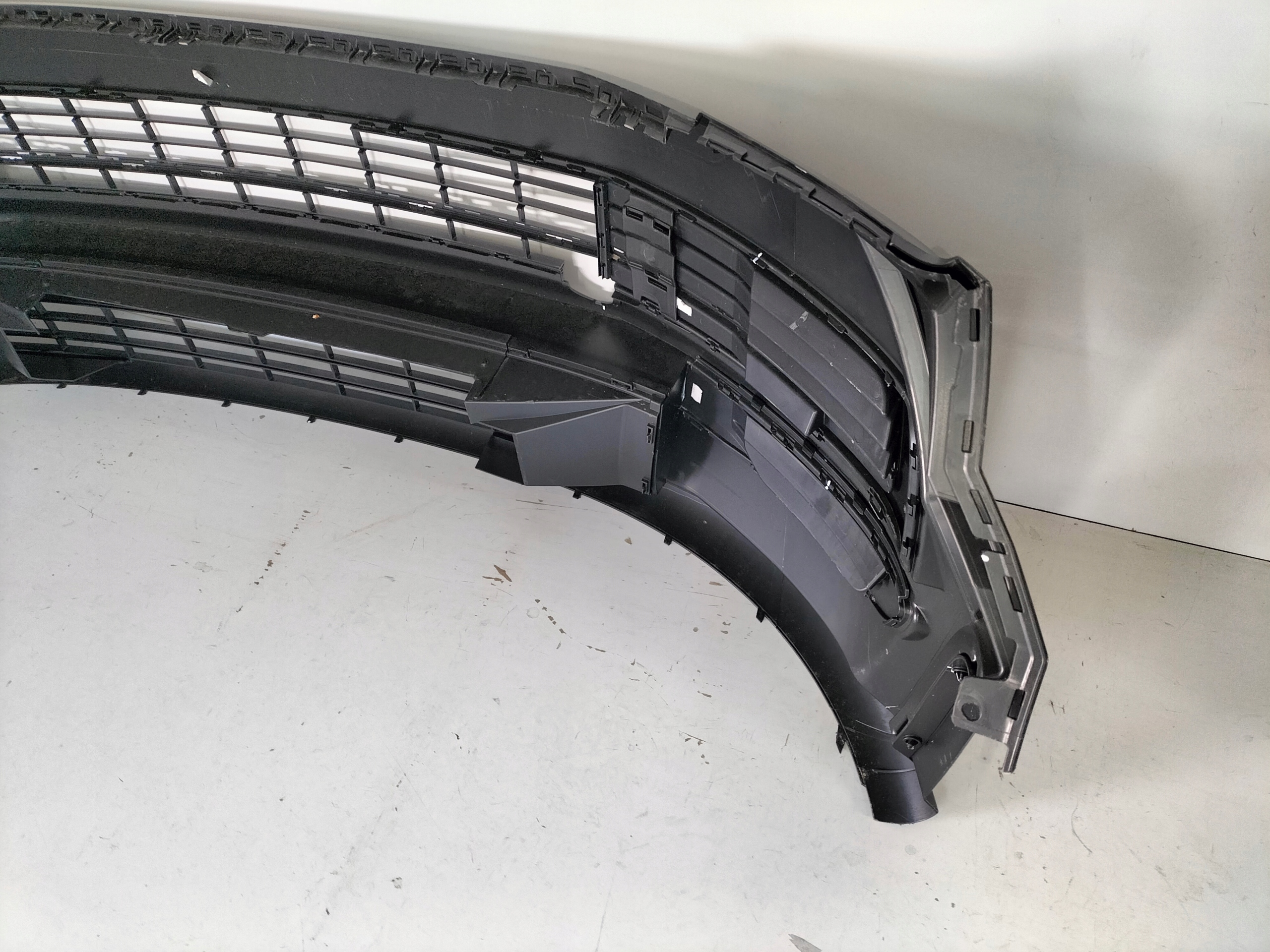 PREDNÝ NÁRAZNÍK VW T6 MULTIVAN 16- TUNING