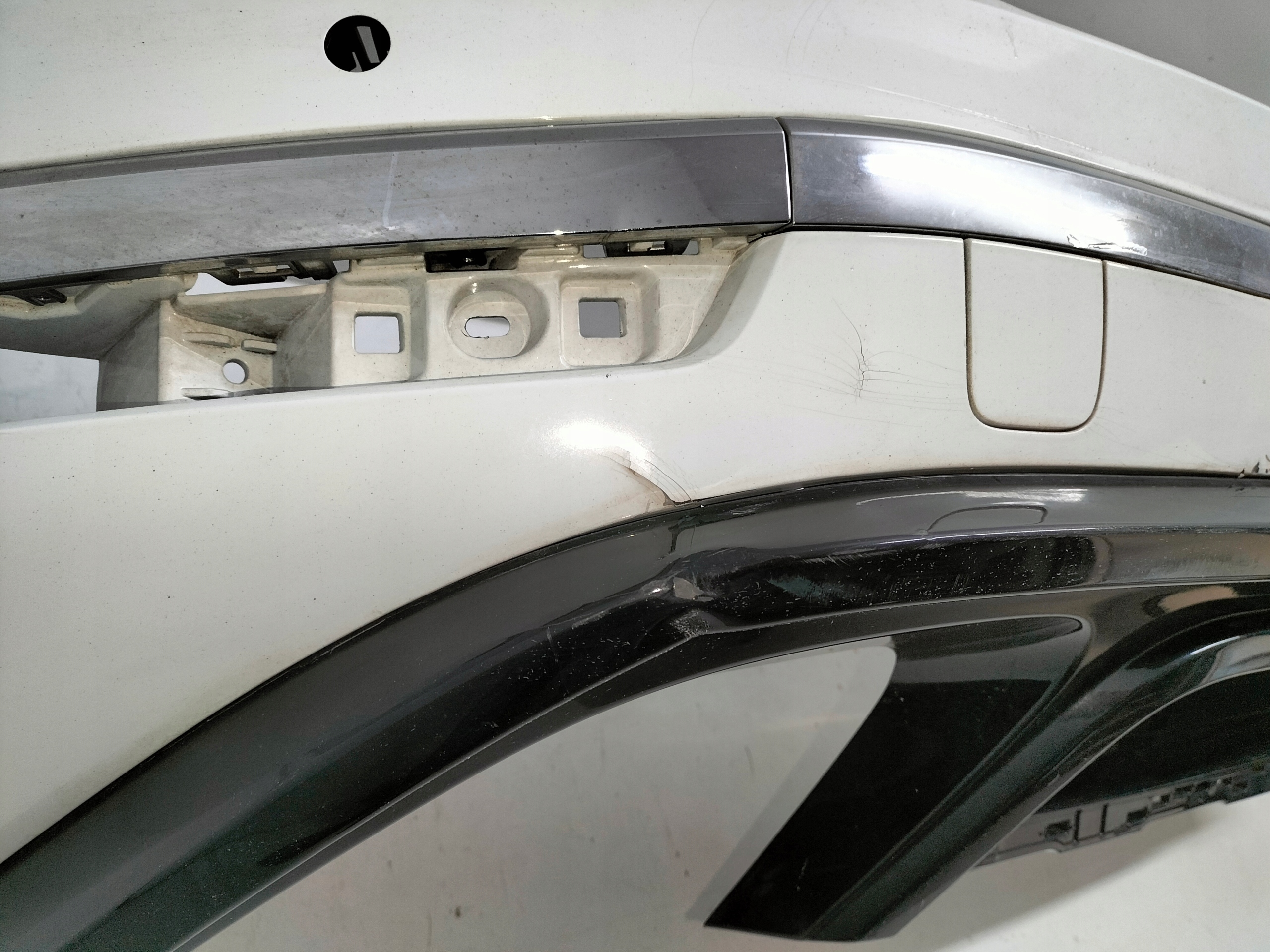 ZADNÝ NÁRAZNÍK VW TOUAREG 7P LIFT 14-18 R-LINE