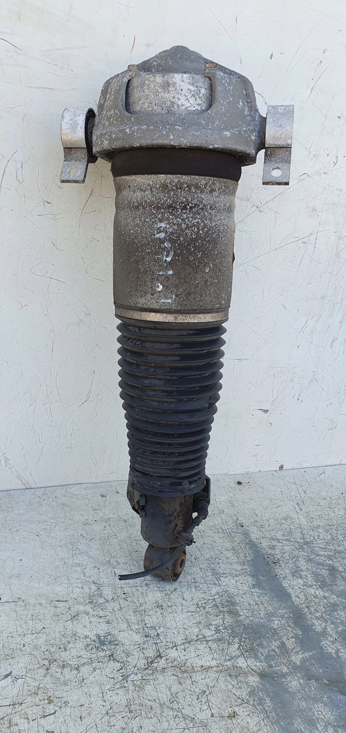 AUDI Q7 4L MECH ZADNA LAVY 7L8616019A