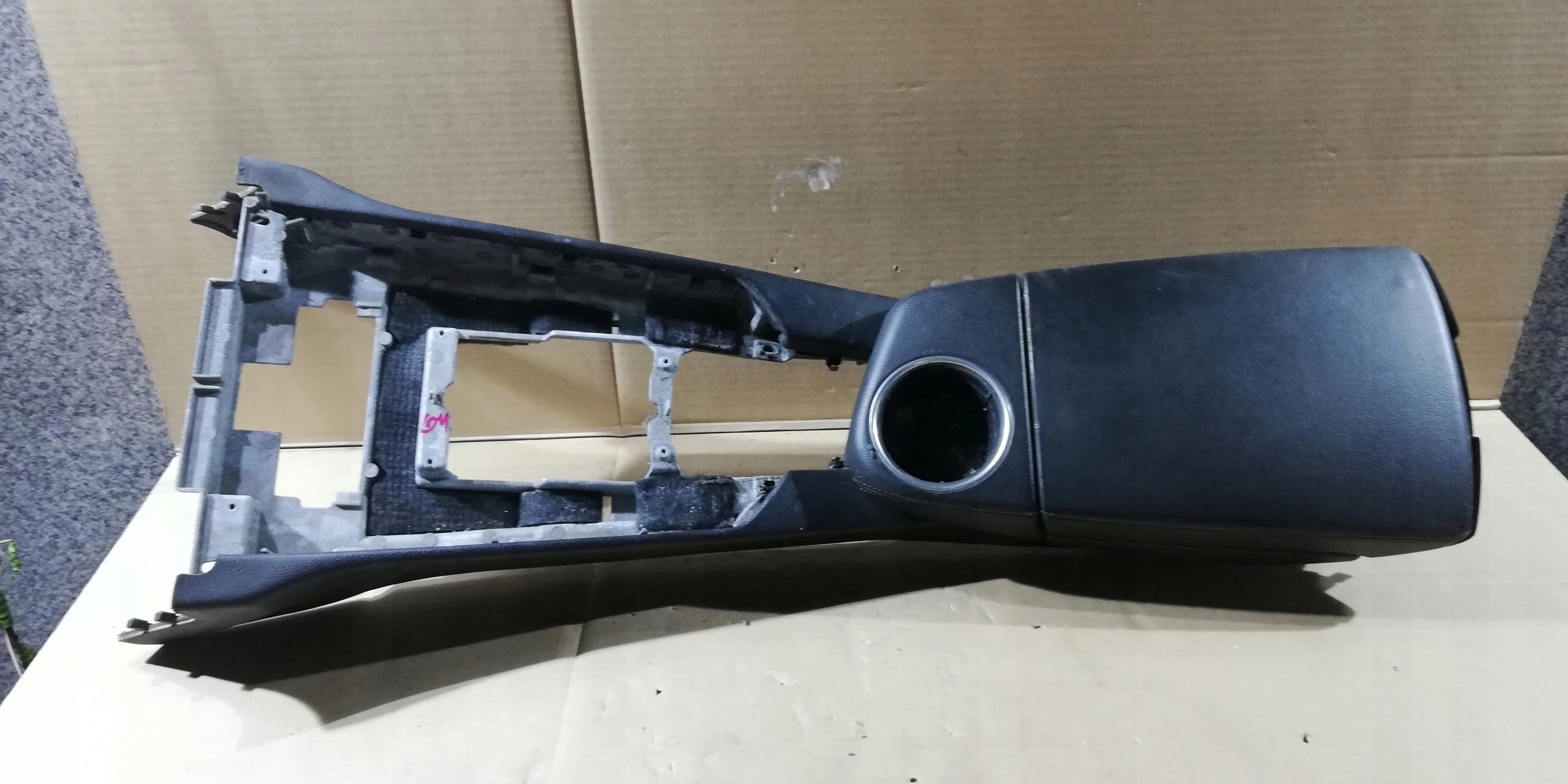 PORSCHE PANAMERA LAKŤOVÁ OPIERKA STREDOVY TUNEL