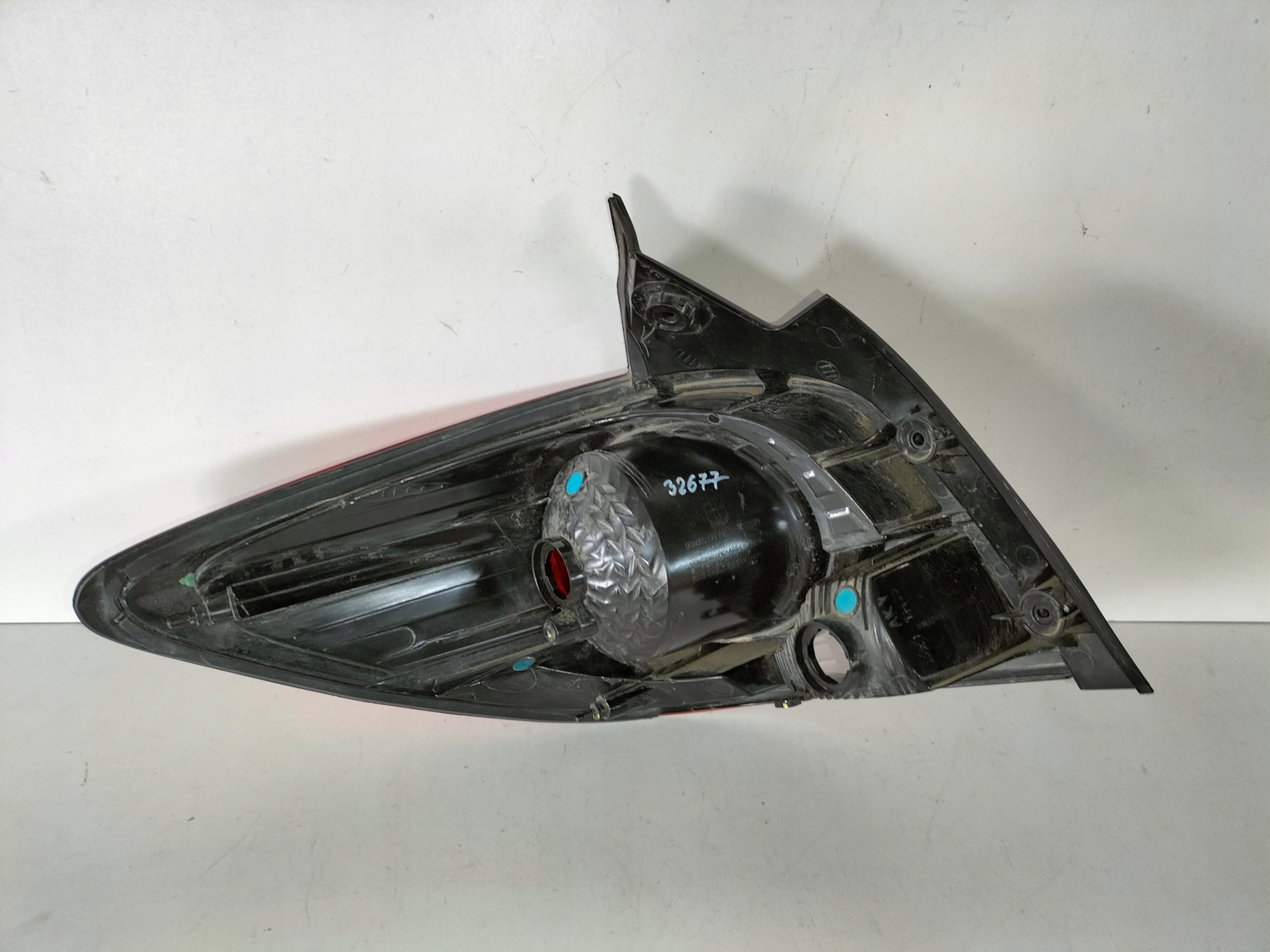 PRAVE ZADNE SVETLO CHEVROLET CRUZE 09- HB