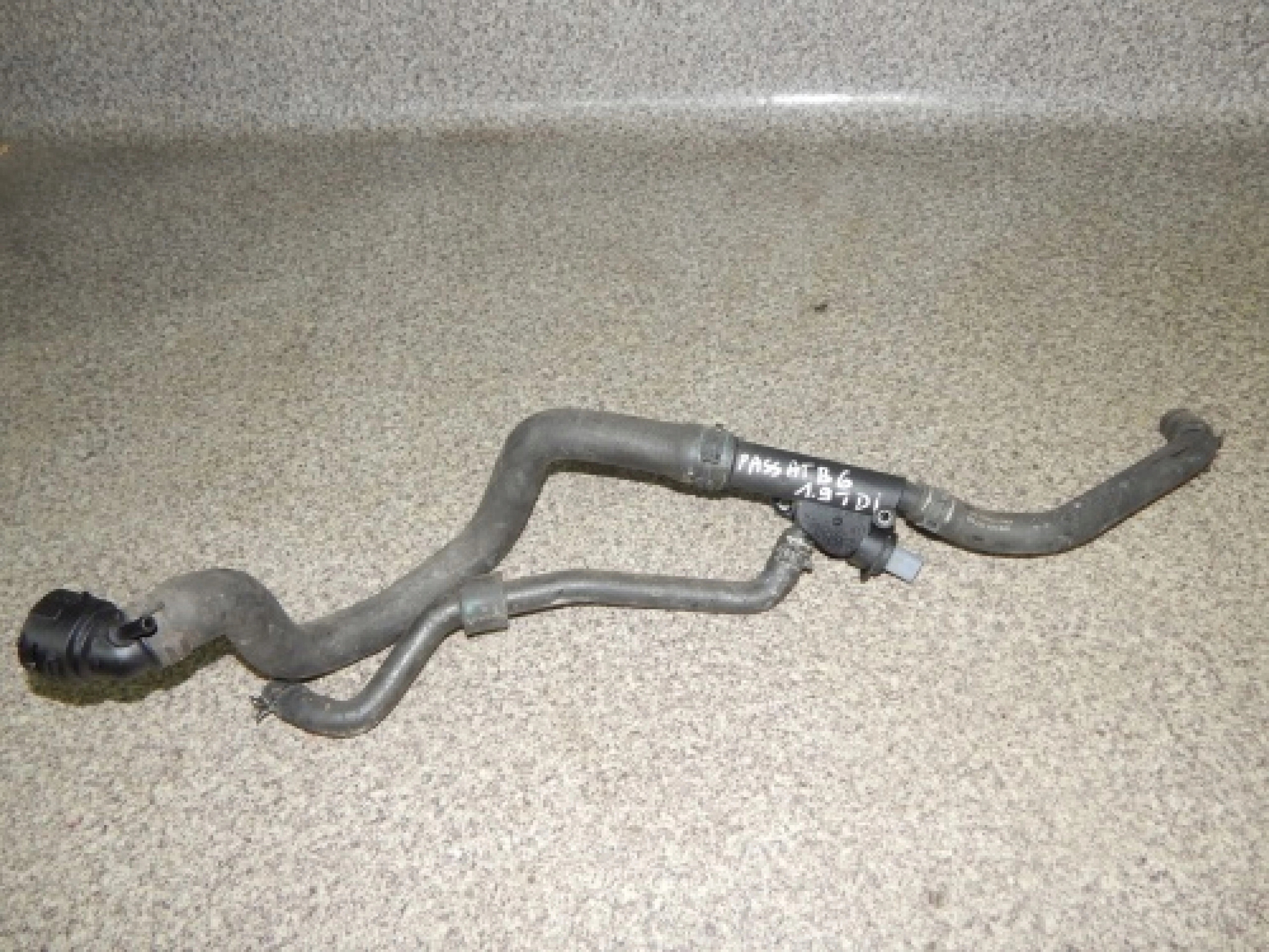 PRIRUBA HADICA TRUBKA VODY passat b6 audi a4 b7 1.9 tdi