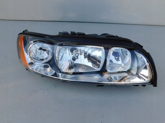 VOLVO V70 XC70 LIFT PRAVE PREDNE SVETLO