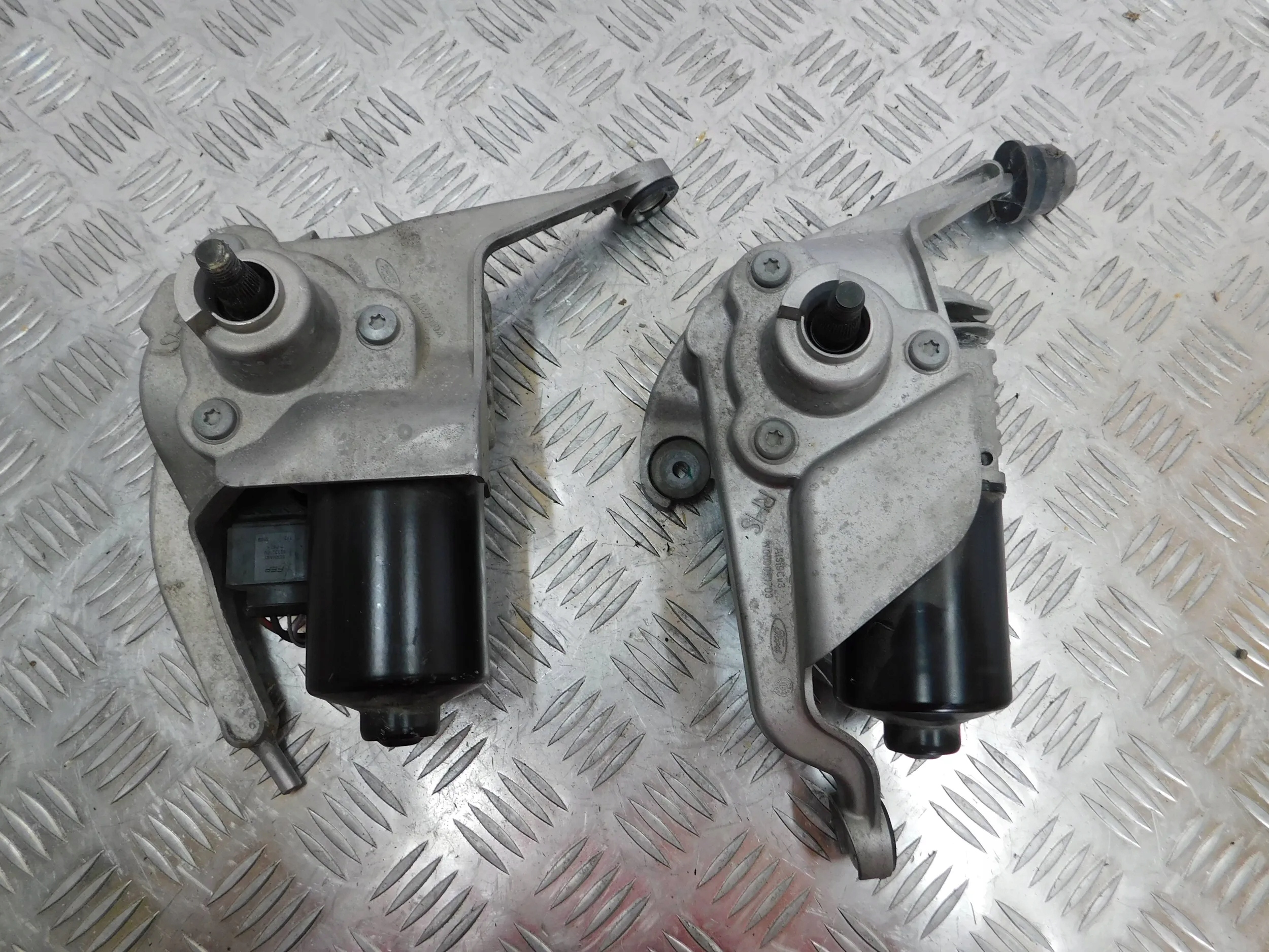 LAVY PRAVY MECHANIZMUS STIERACOV TRANSIT CONNECT