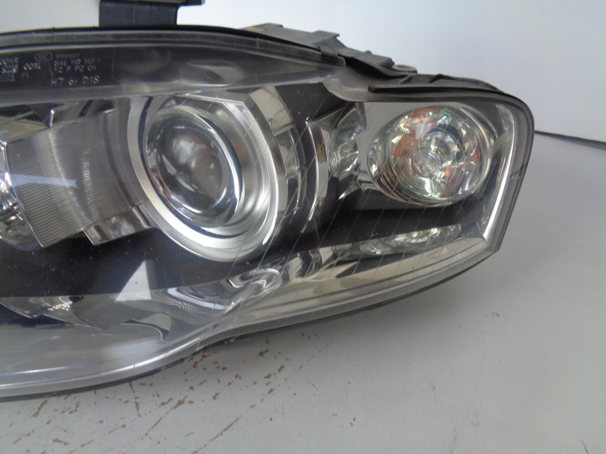 LAVE PREDNE SVETLO AUDI A4 B7 8E 8E0 04-07 XENON
