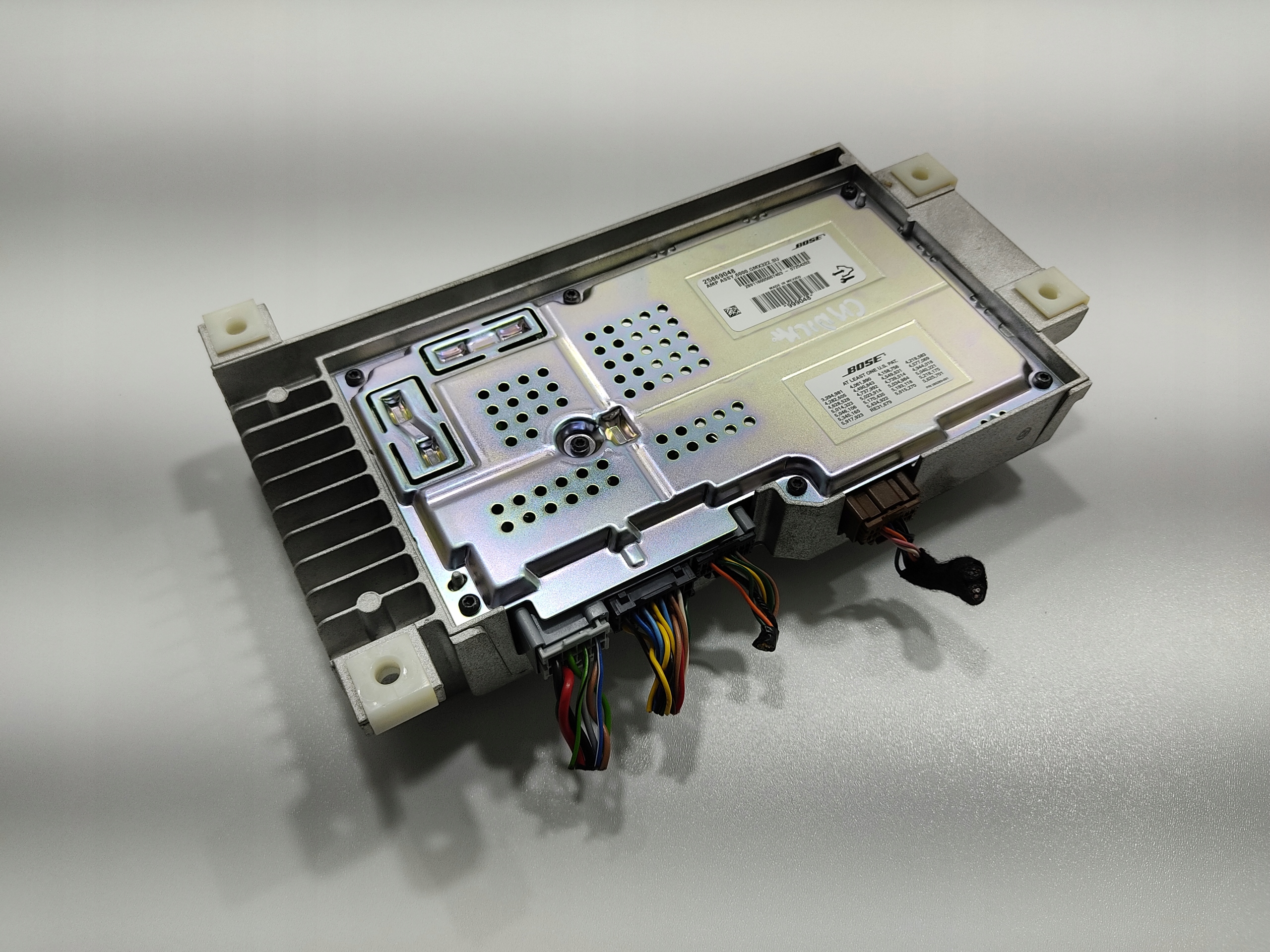 ZOSILNOVAC BOSE CADILLAC CTS II 25869048 2007-2014