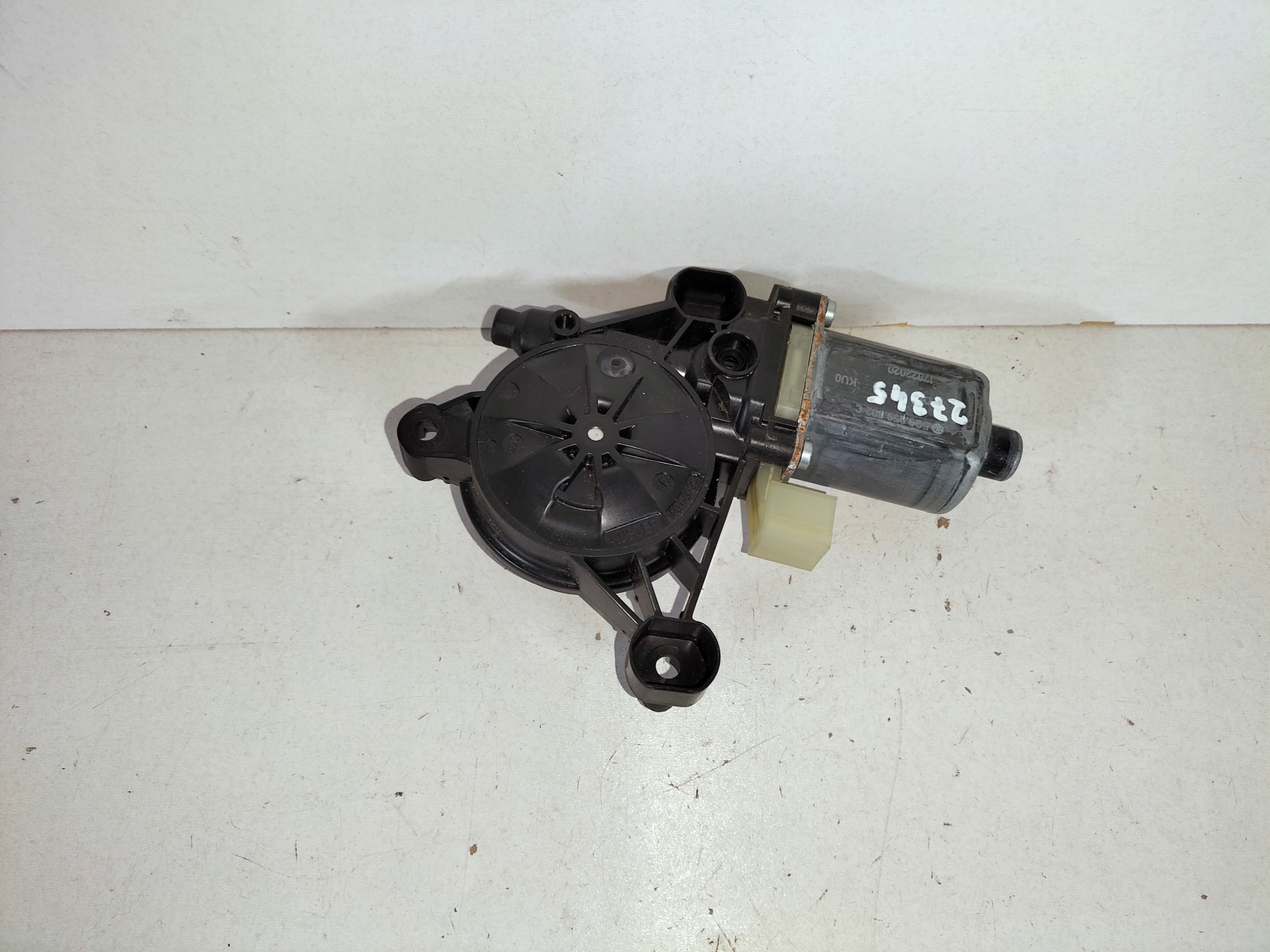 PRAVY PREDNY MOTORCEK STAHOVANIA OKNA VW GOLF VII 12-