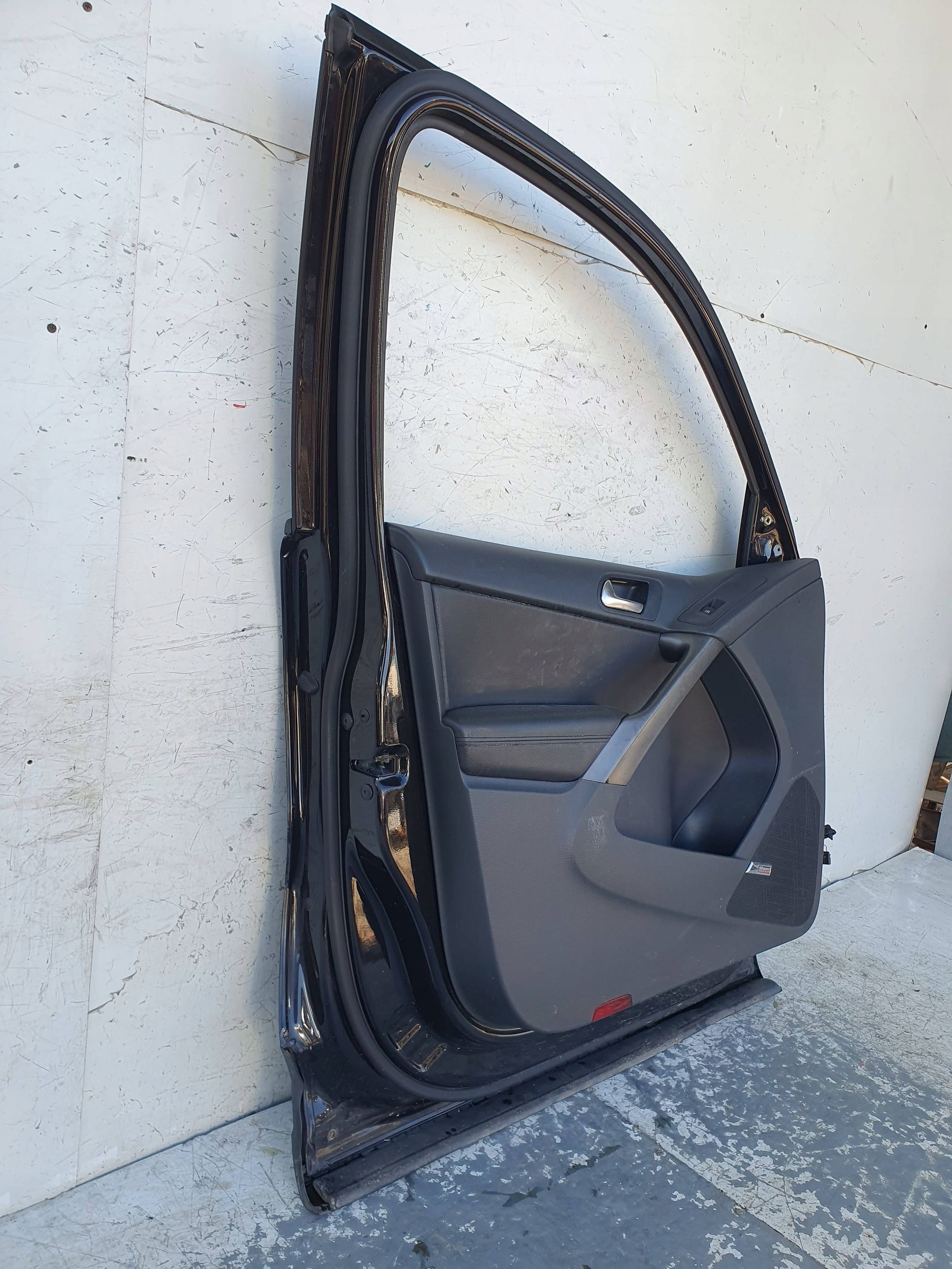 VW TIGUAN I 07-015 LAVE PREDNE DVERE