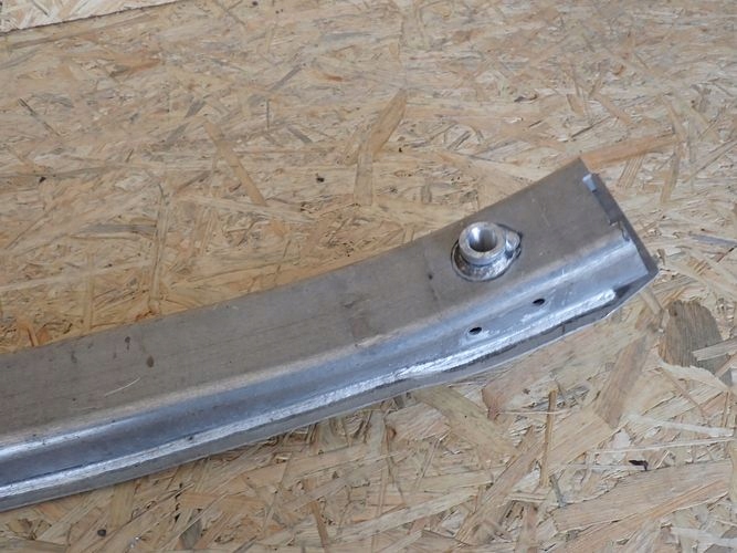 AUDI A4 B9 8W0 15- VYSTUHA PREDNEHO NARAZNIKA 8w0807113