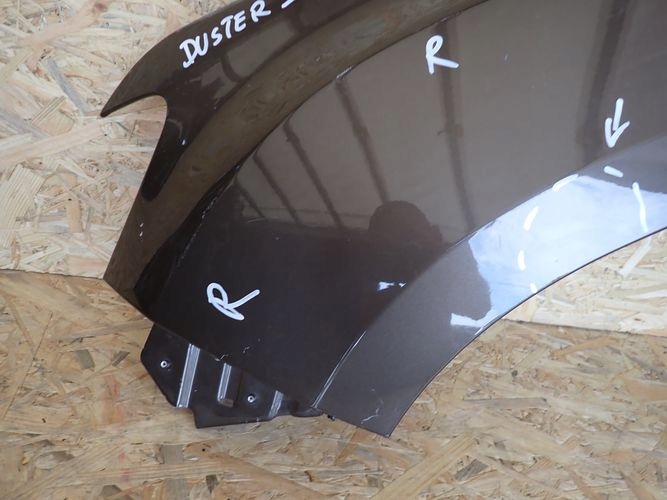 DACIA DUSTER II 17- ĽAVÝ PREDNÝ BLATNÍK