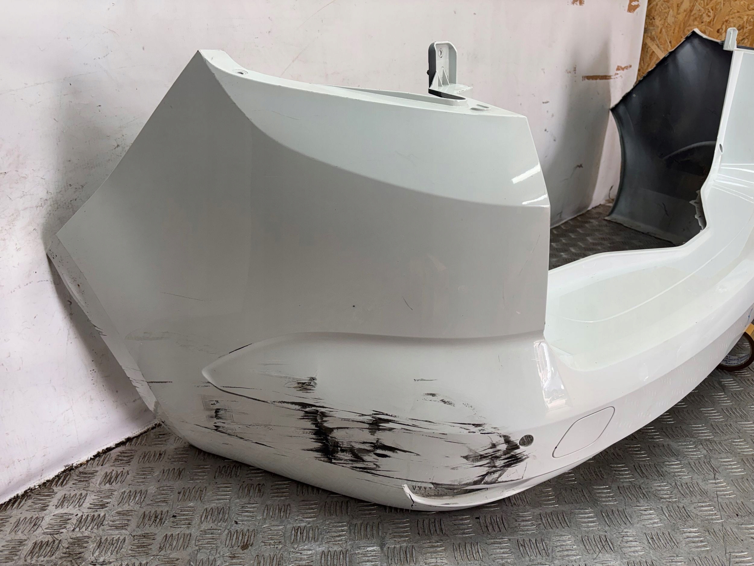 ZADNÝ NÁRAZNÍK RENAULT MEGANE IV 4 KOMBI PDC