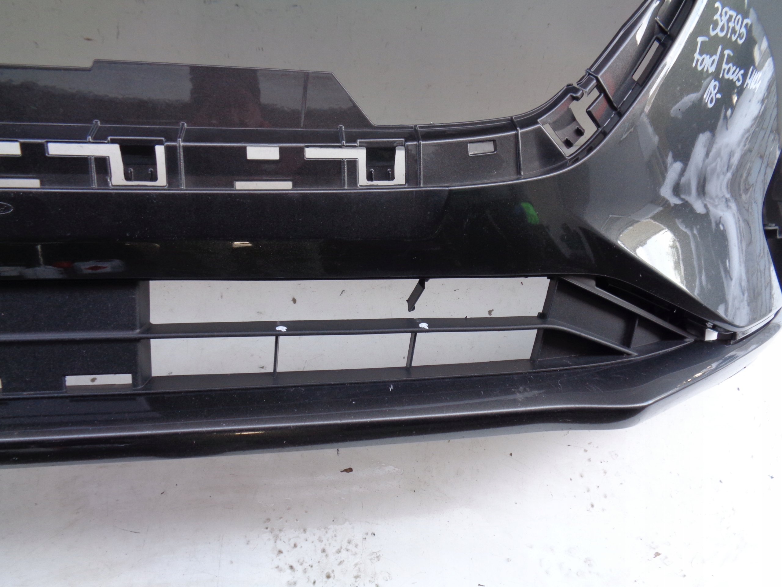 PREDNÝ NÁRAZNÍK FORD FOCUS MK4 18- NR 38795