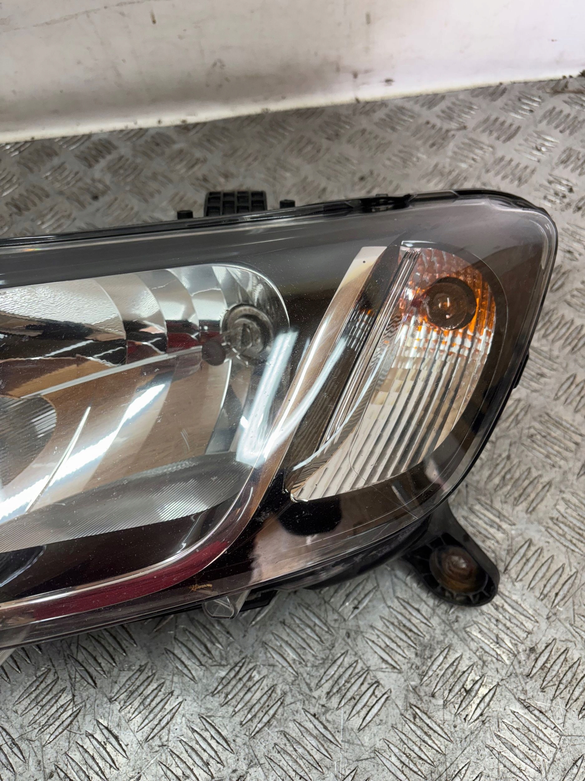 LAVE PREDNE SVETLO DACIA LOGAN II SANDERO II 12-